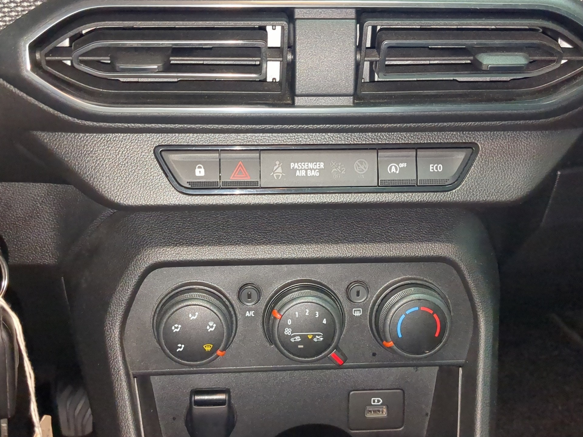 DACIA Sandero TCe 90 Comfort-image-18