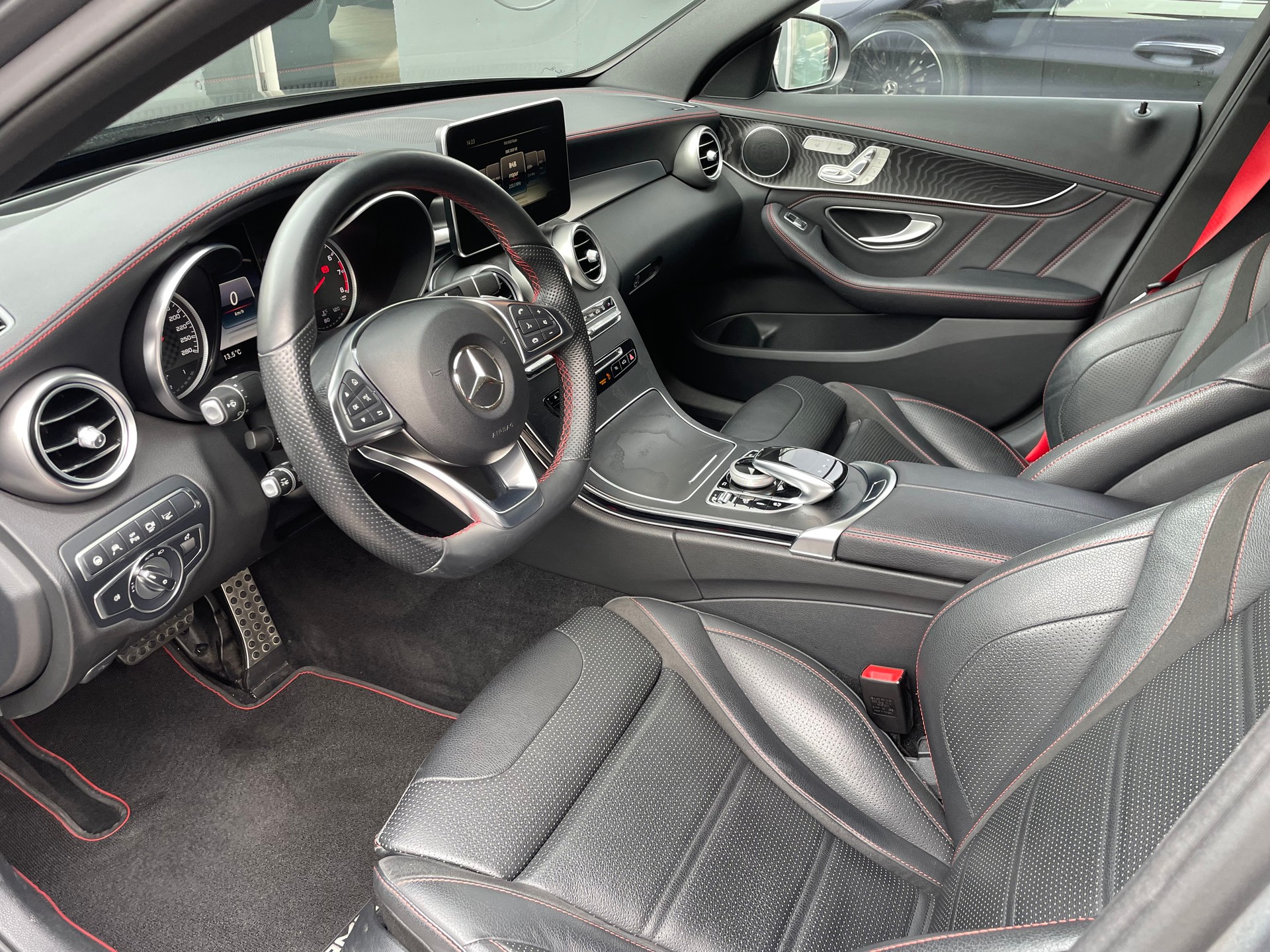 MERCEDES-BENZ C 43 AMG 4Matic 9G-Tronic-image-10