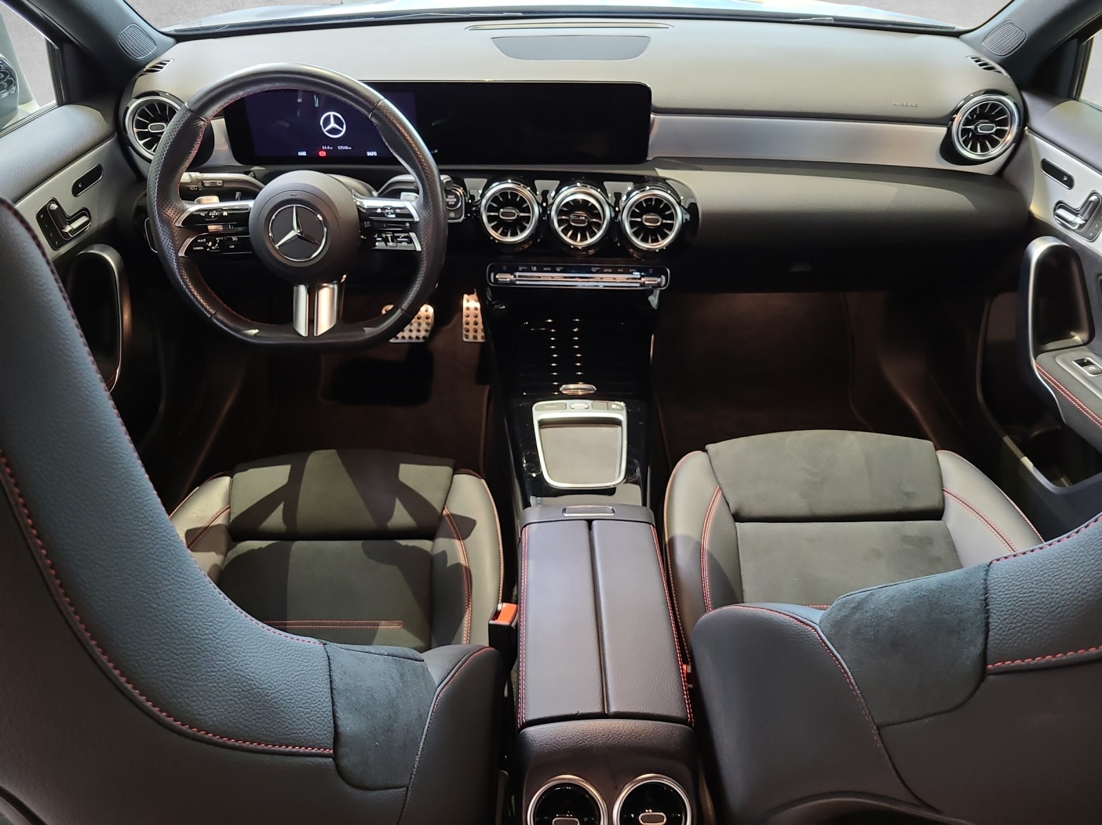 MERCEDES-BENZ A 250 4Matic AMG Line 7G-DCT-image-11
