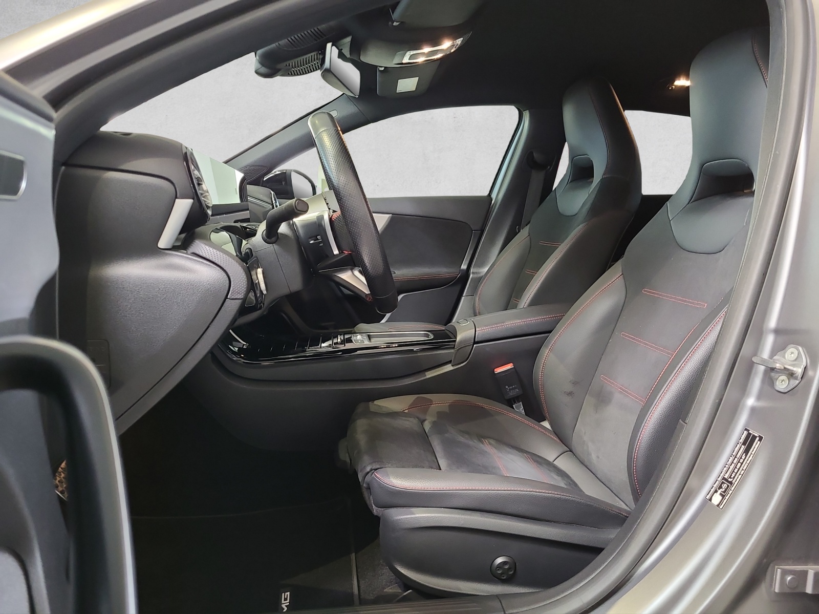 MERCEDES-BENZ A 250 4Matic AMG Line 7G-DCT-image-7