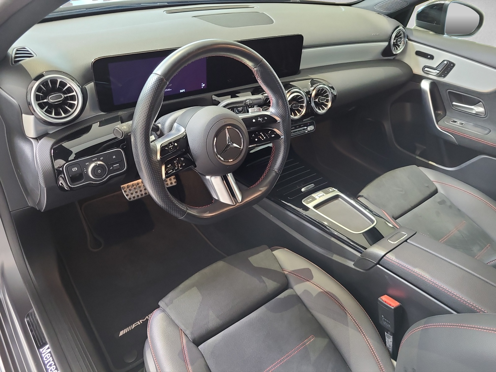 MERCEDES-BENZ A 250 4Matic AMG Line 7G-DCT-image-6