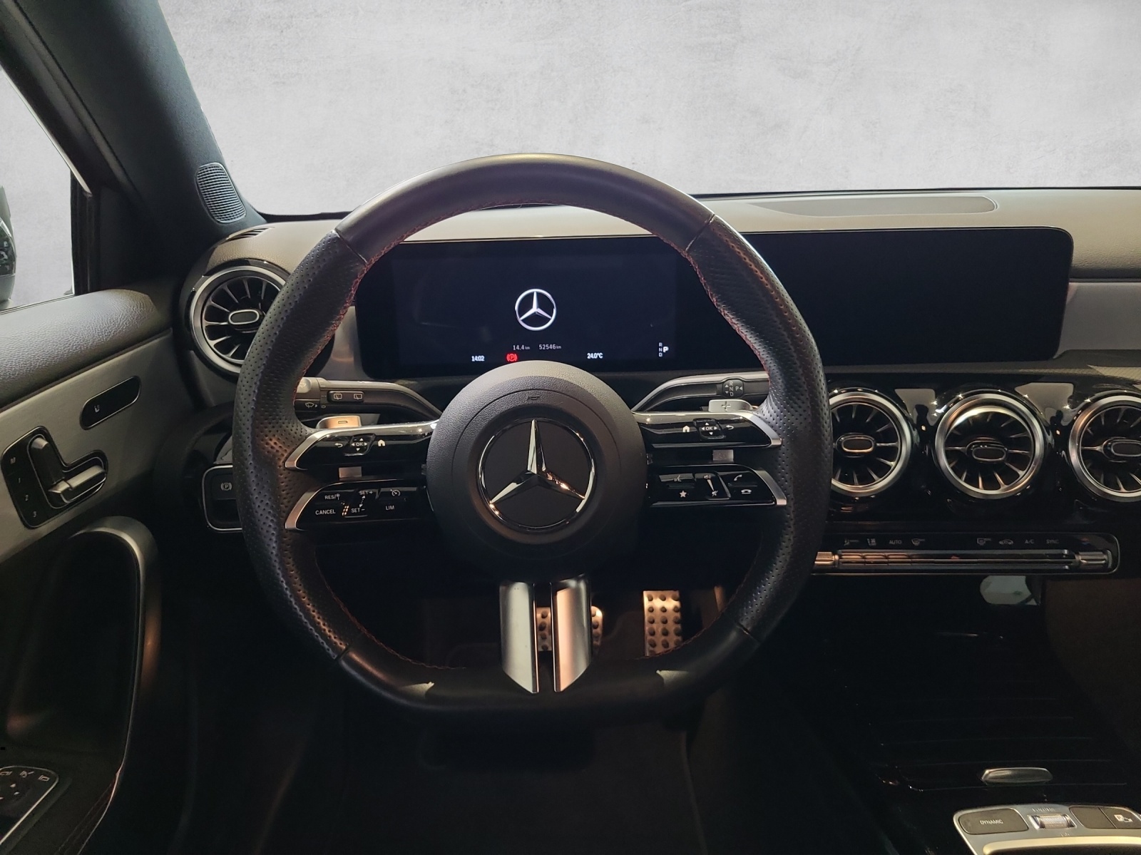 MERCEDES-BENZ A 250 4Matic AMG Line 7G-DCT-image-12