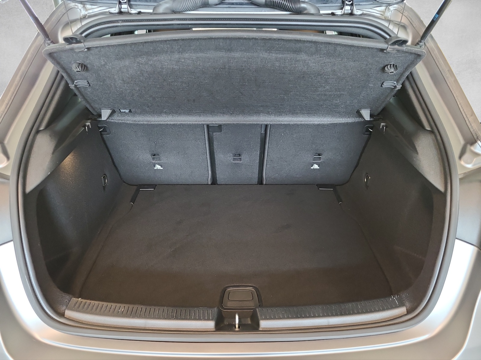 MERCEDES-BENZ A 250 4Matic AMG Line 7G-DCT-image-13