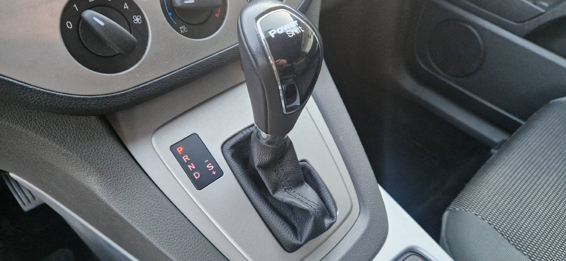 FORD Kuga 2.0 TDCi 140 Carving FPS-image-8