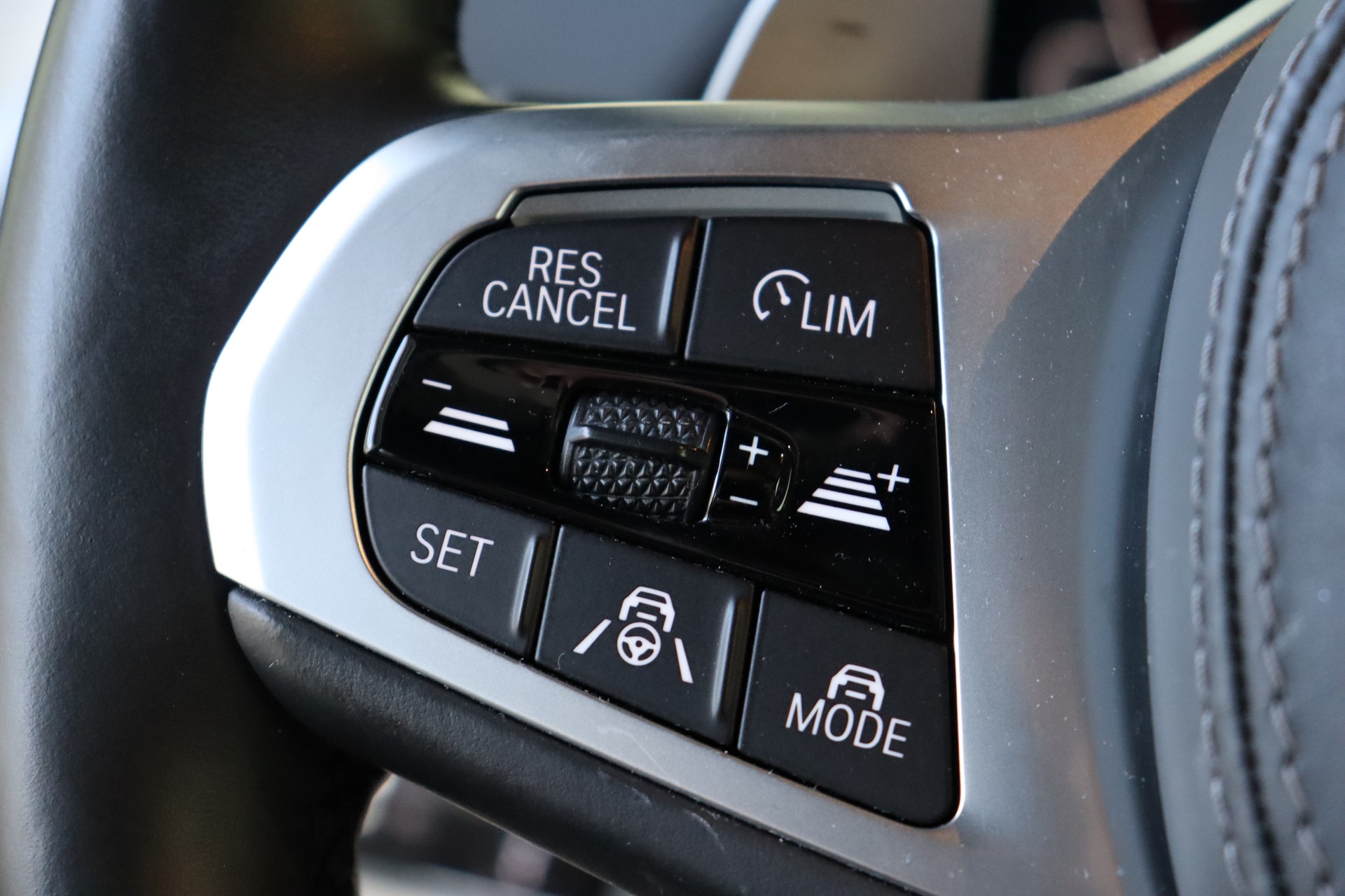 BMW X7 xDrive 48V 40d Steptronic-image-15