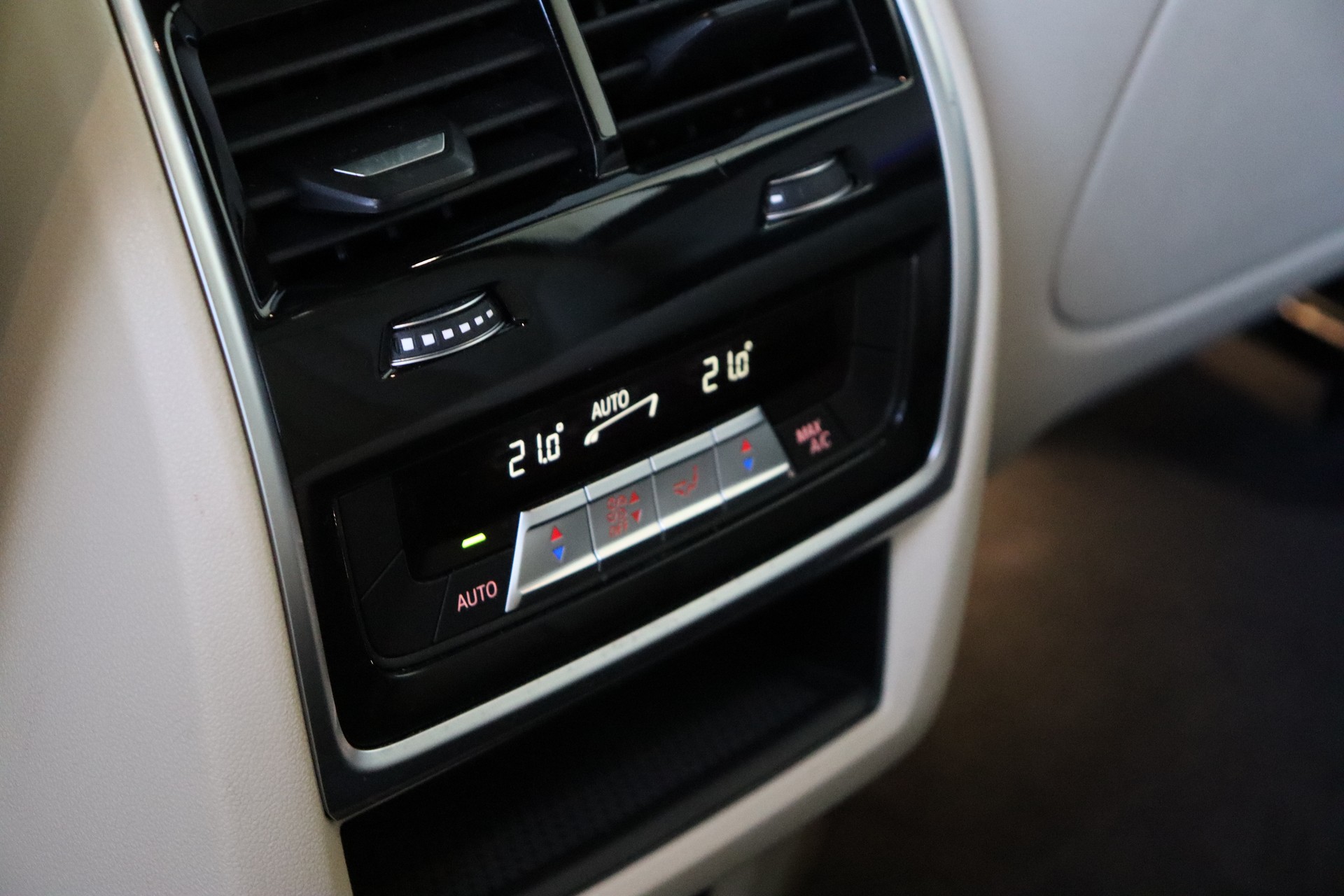 BMW X7 xDrive 48V 40d Steptronic-image-26