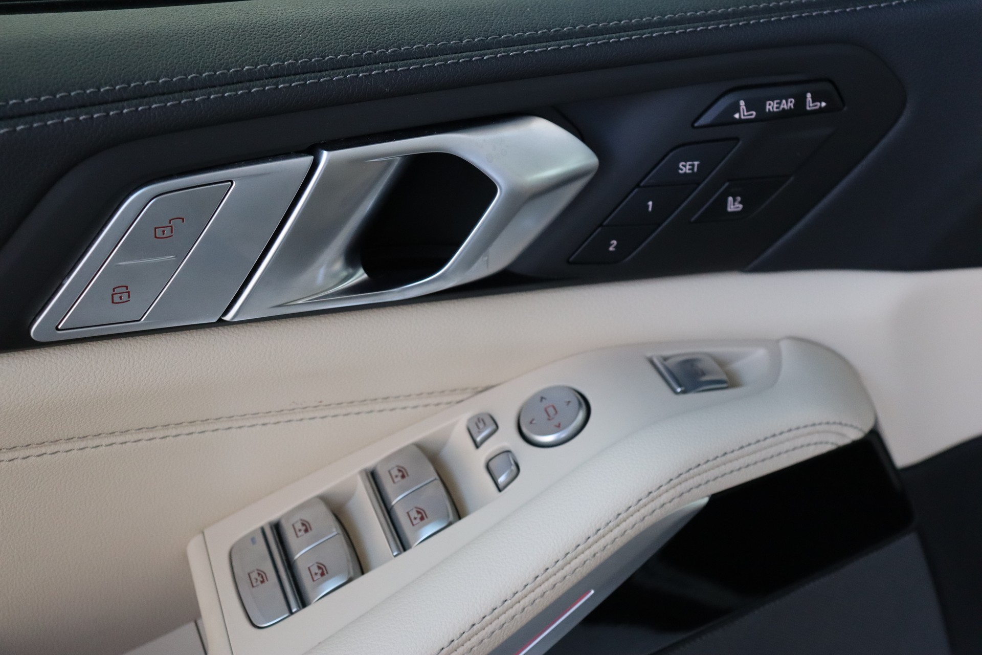 BMW X7 xDrive 48V 40d Steptronic-image-27