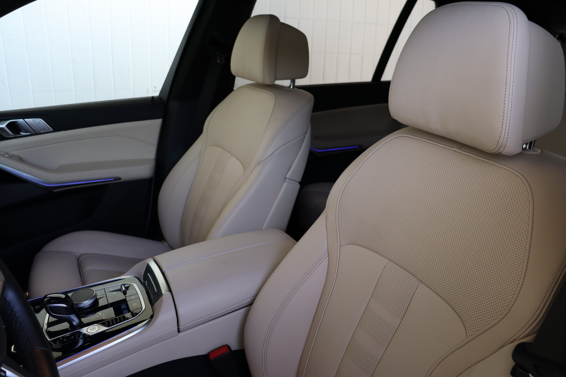 BMW X7 xDrive 48V 40d Steptronic-image-13