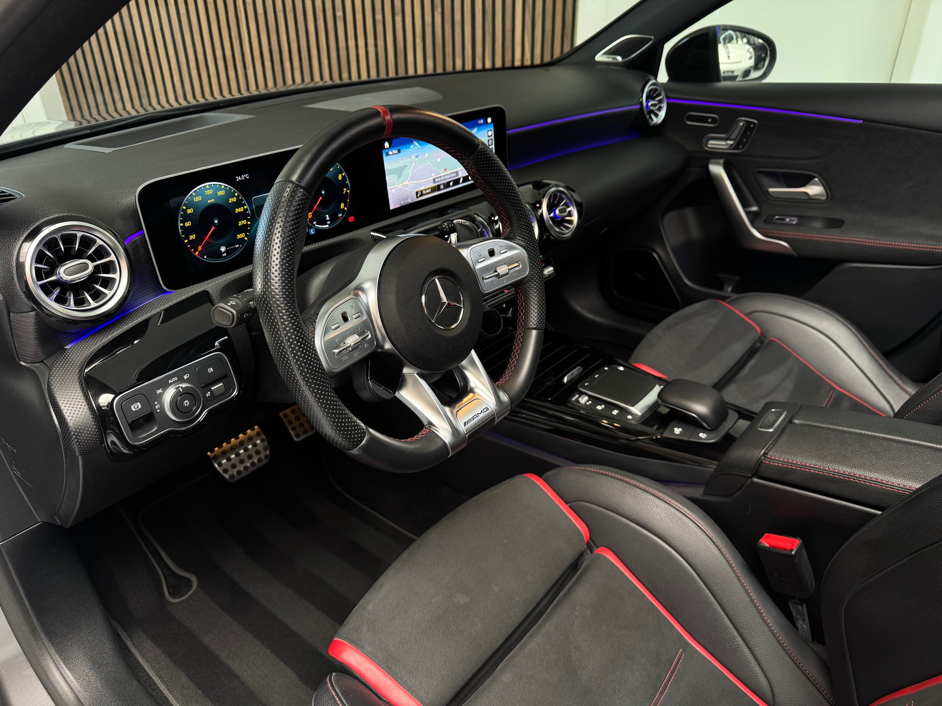 MERCEDES-BENZ A 45 S AMG 4Matic+ Speedshift-image-11