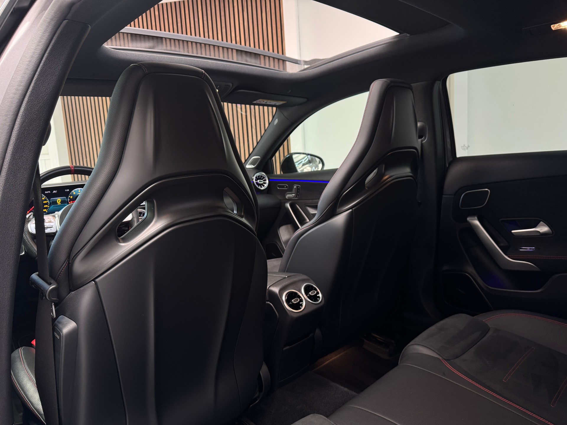 MERCEDES-BENZ A 45 S AMG 4Matic+ Speedshift-image-22