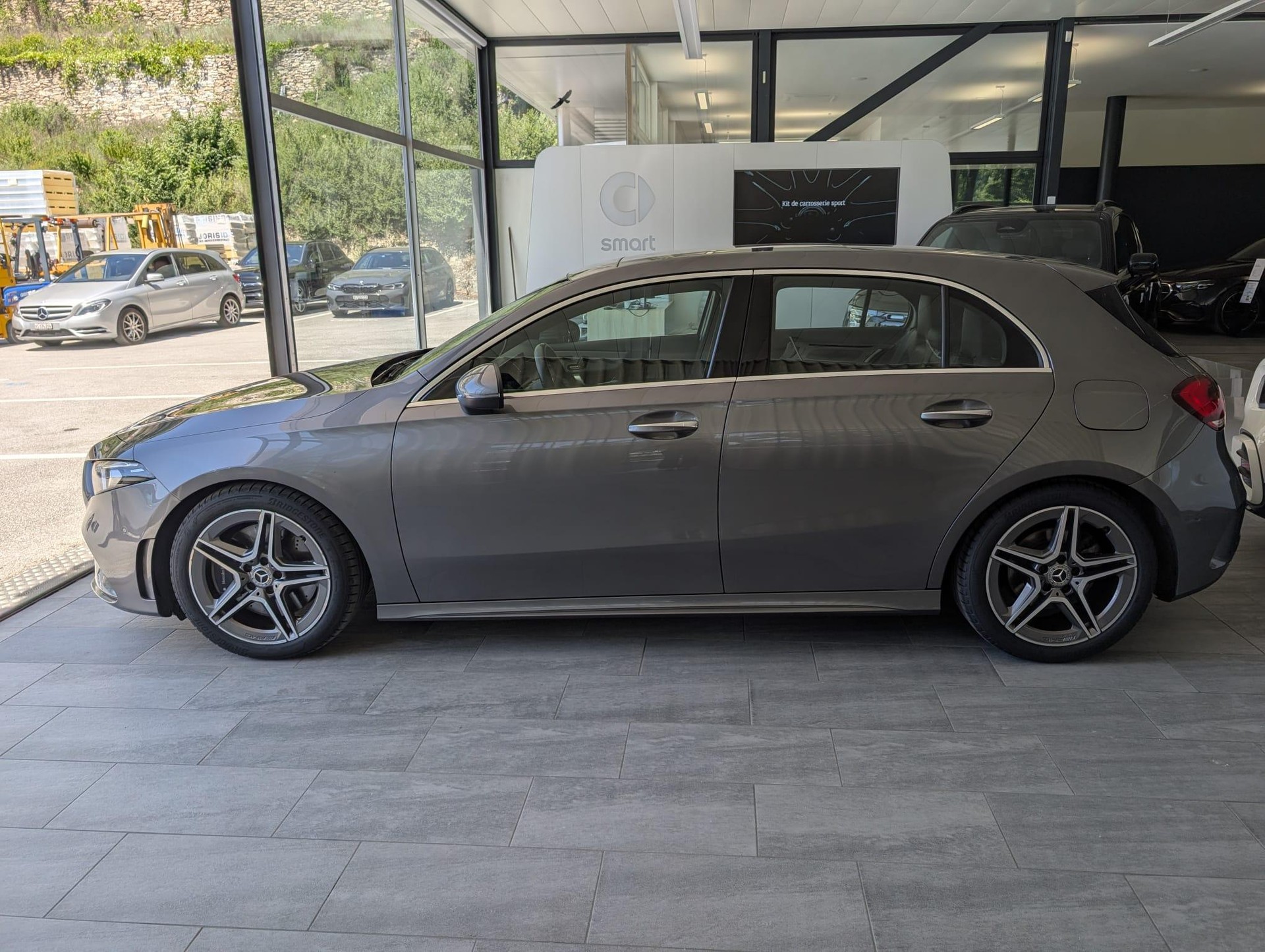 MERCEDES-BENZ A 250 AMG Line-showroom-element-1