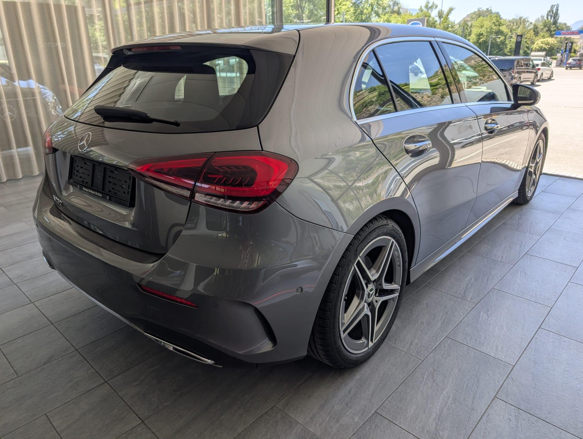 MERCEDES-BENZ A 250 AMG Line-showroom-element-3