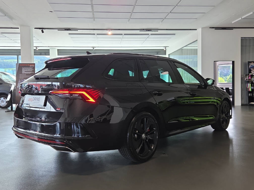 SKODA Octavia Combi 2.0 TSI RS DSG-image-3