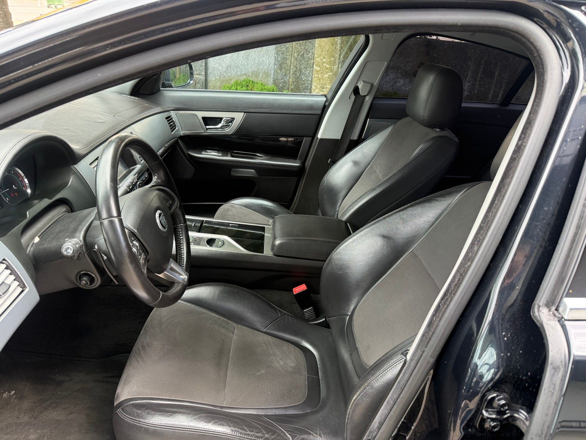 JAGUAR XF 2.2d-image-6