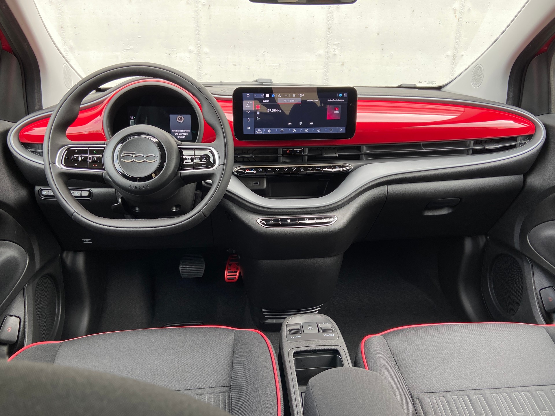 FIAT 500 electric 87 kW Red-showroom-element-2