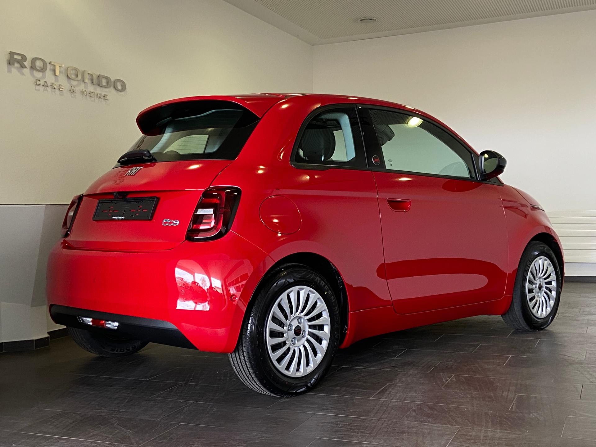 FIAT 500 electric 87 kW Red-showroom-element-1
