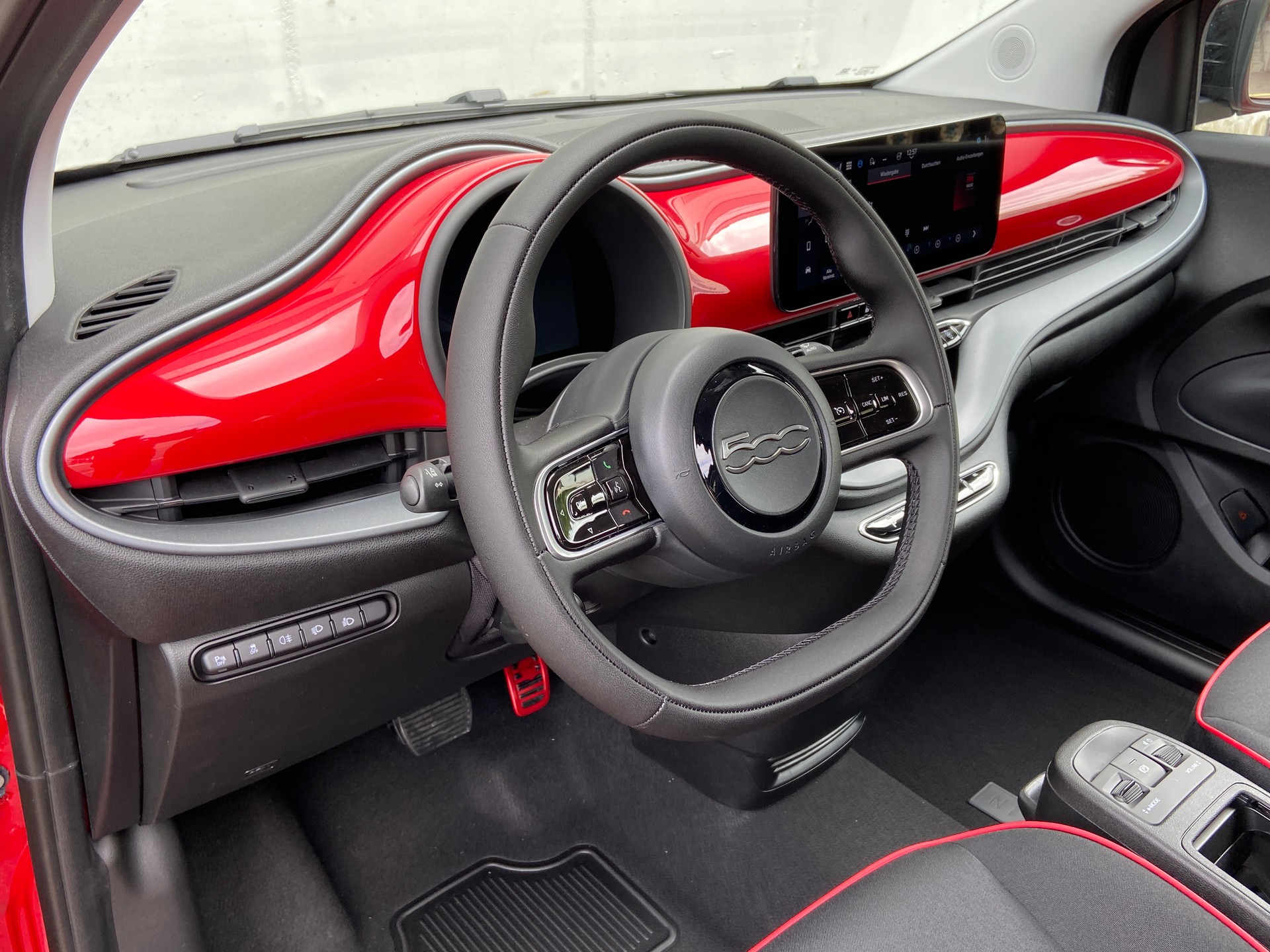 FIAT 500 electric 87 kW Red-showroom-element-3