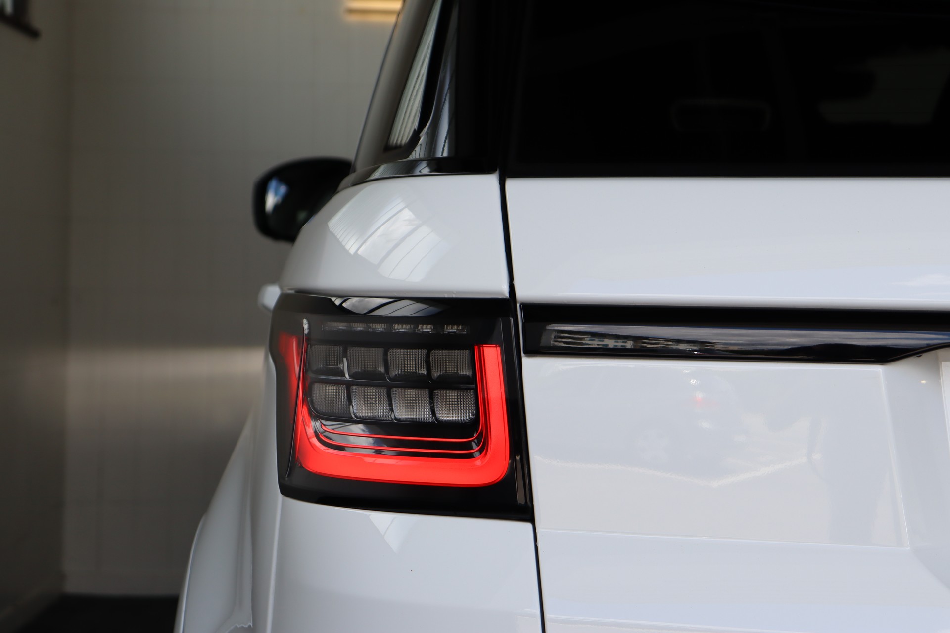 LAND ROVER Range Rover Sport 5.0 V8 S/C SVR Automatic-image-9