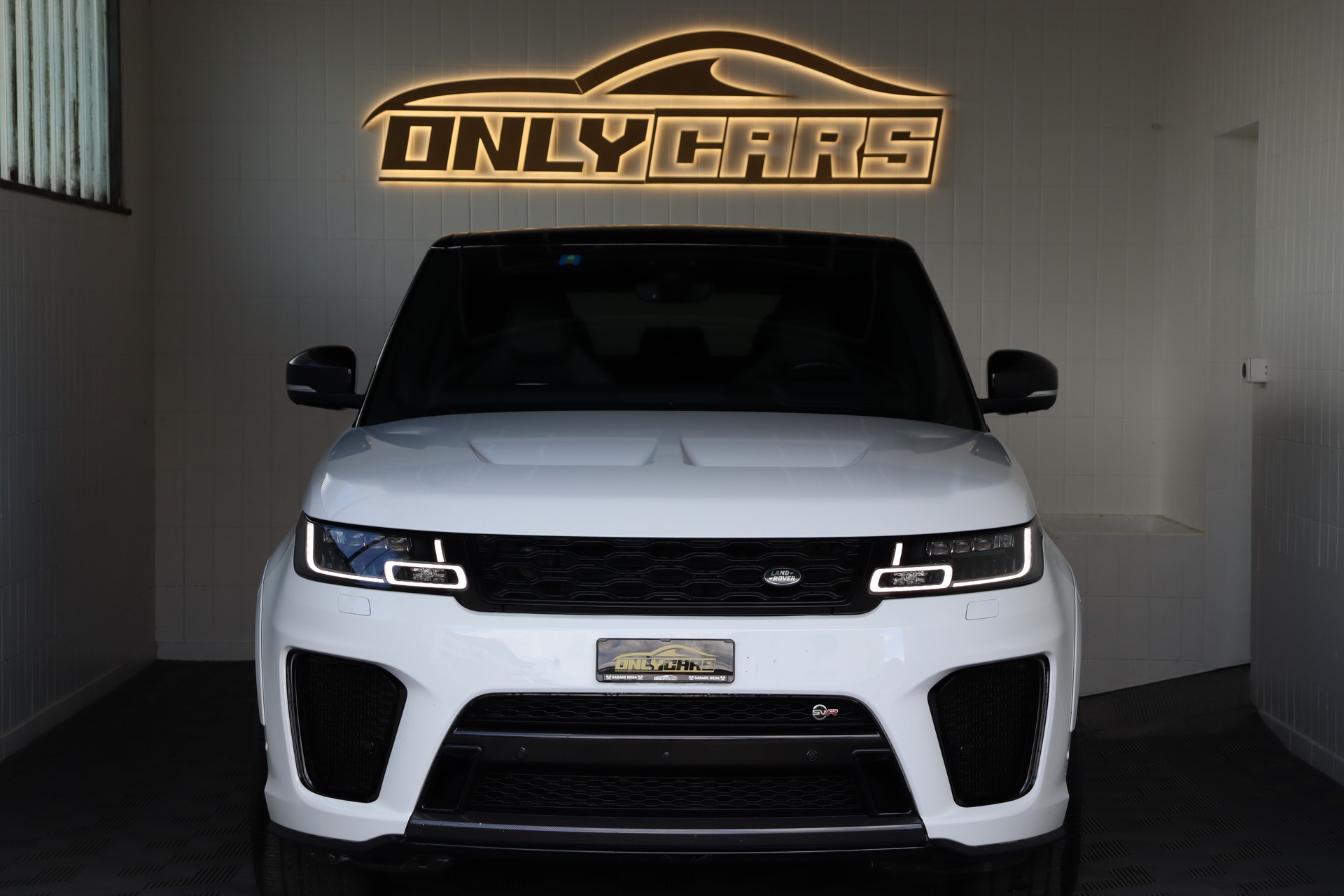 LAND ROVER Range Rover Sport 5.0 V8 S/C SVR Automatic-showroom-element-1