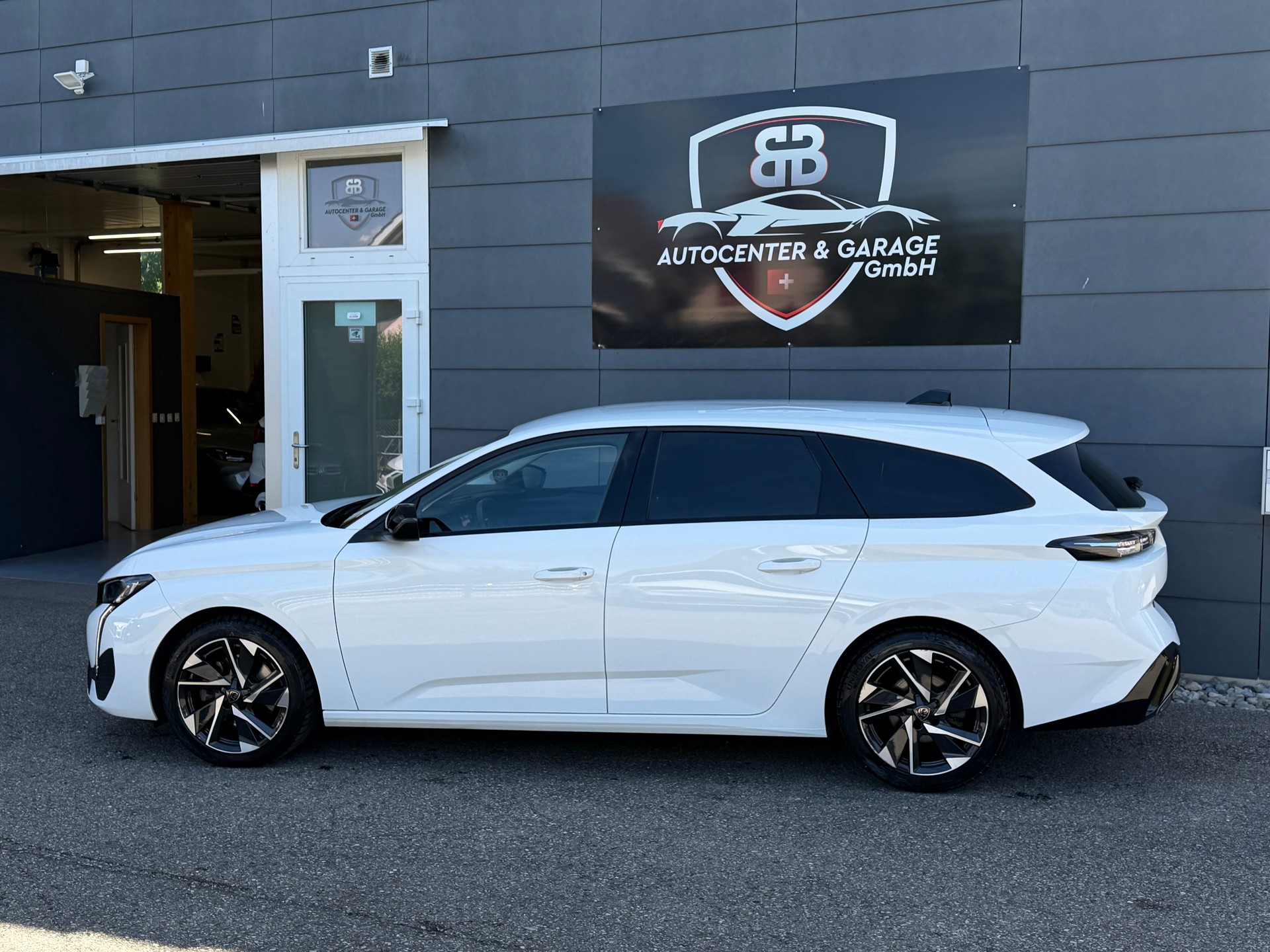PEUGEOT 308 SW 1.5 BlueHDI Active Pack EAT8-showroom-element-3