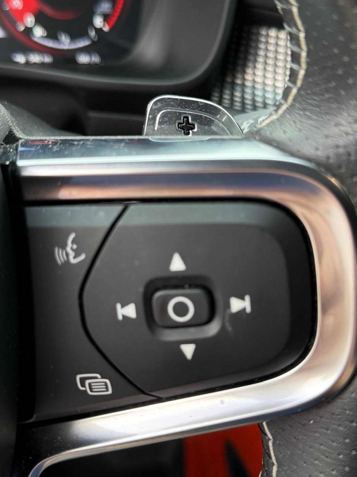 VOLVO XC40 D4 AWD R-Design Geartronic-image-13