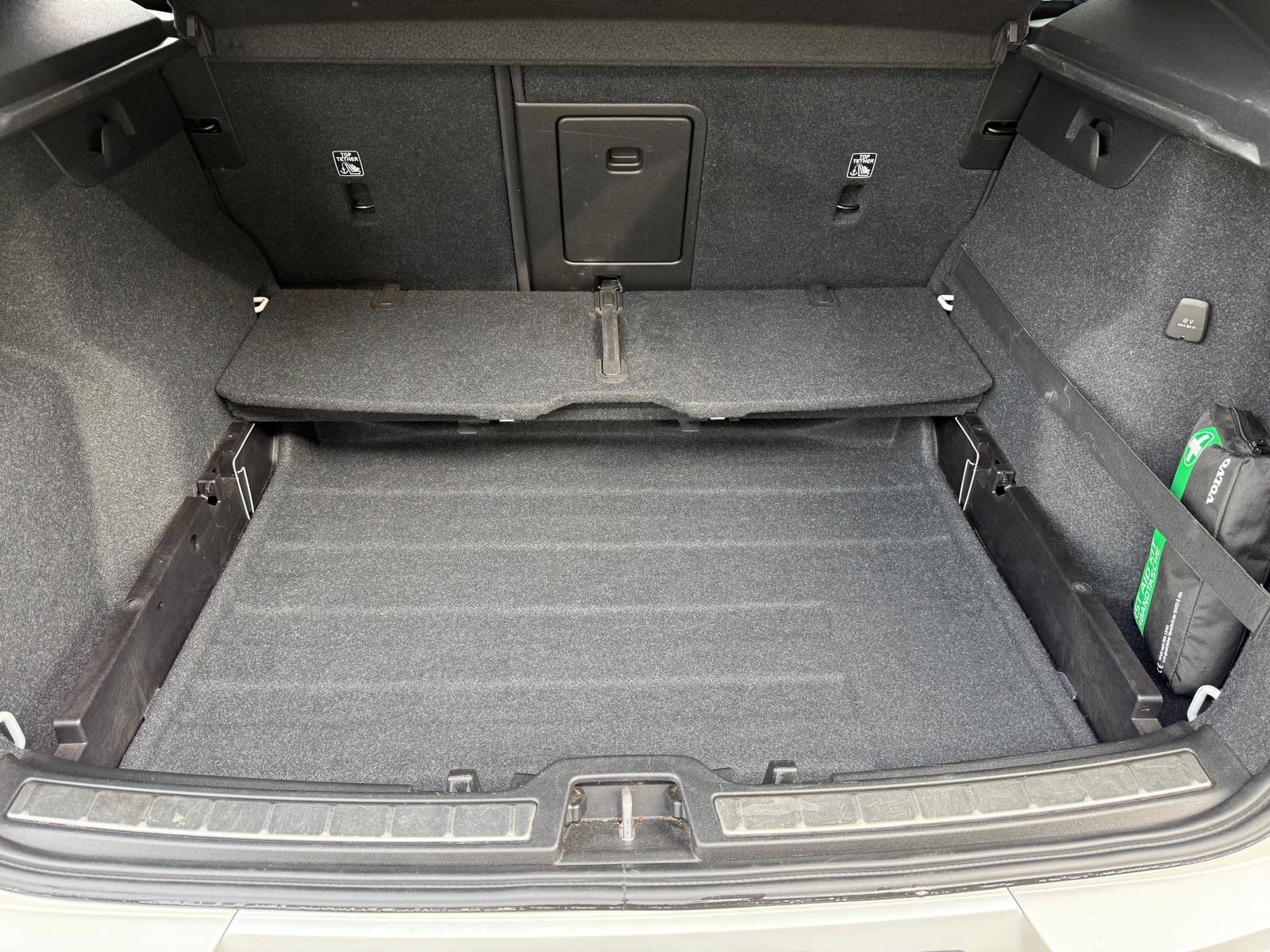 VOLVO XC40 D4 AWD R-Design Geartronic-image-7