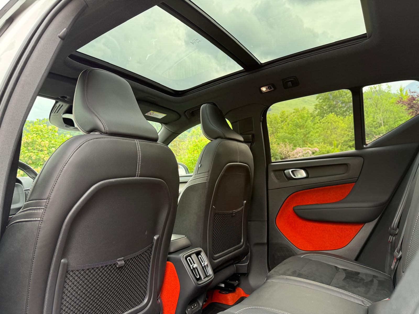 VOLVO XC40 D4 AWD R-Design Geartronic-image-4