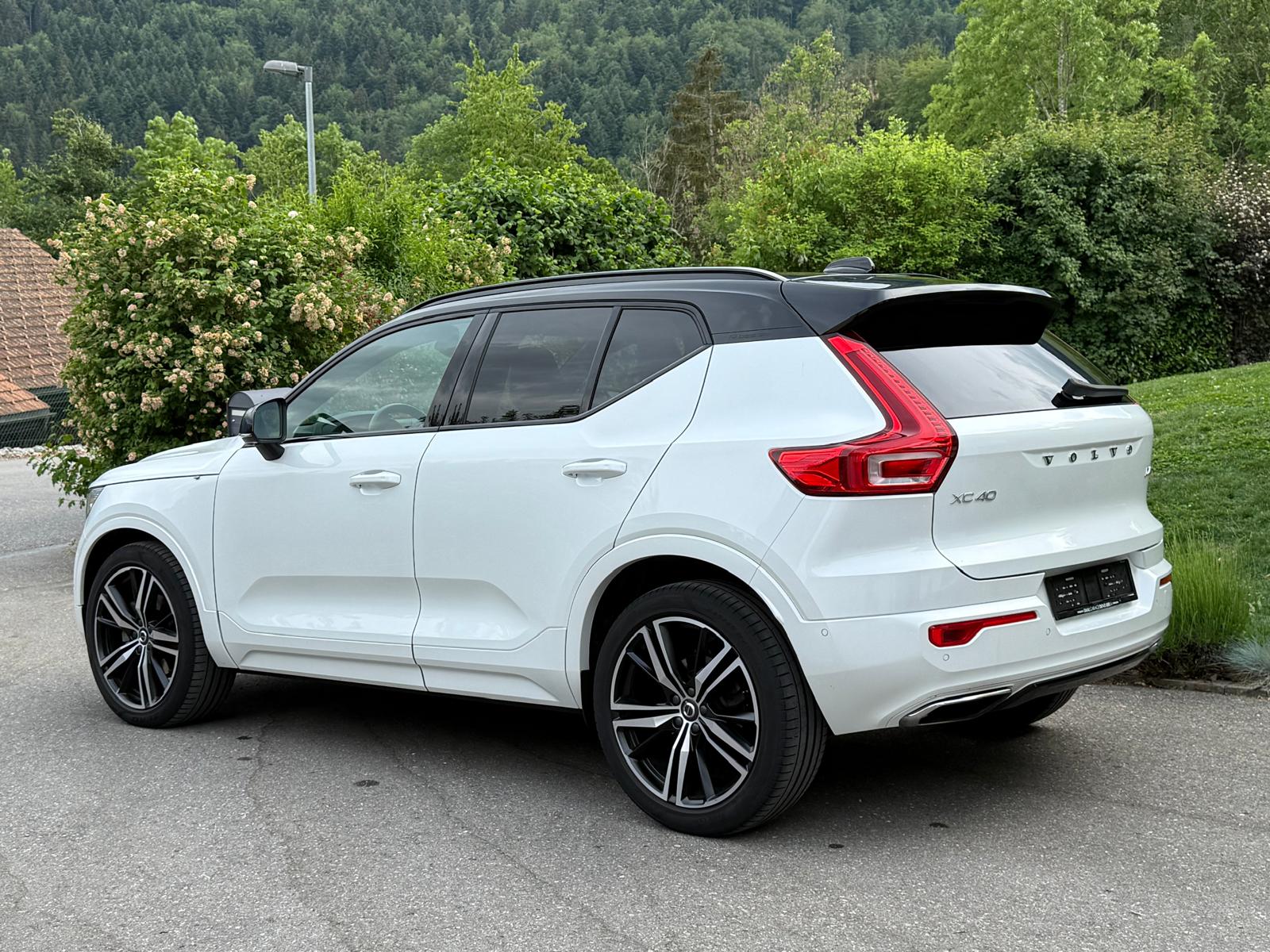 VOLVO XC40 D4 AWD R-Design Geartronic-showroom-element-3