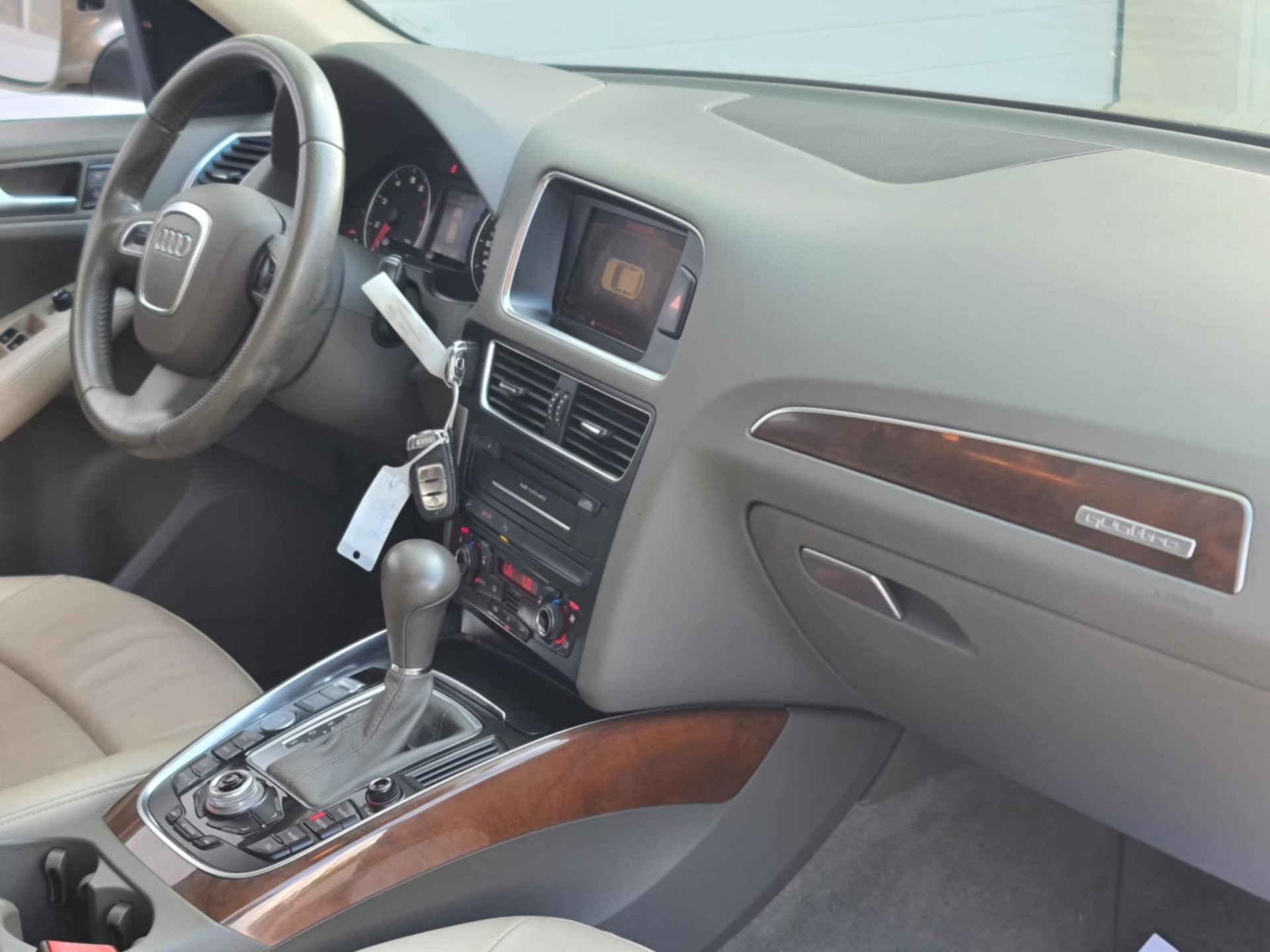 AUDI Q5 2.0 TFSI quattro S-tronic-image-11