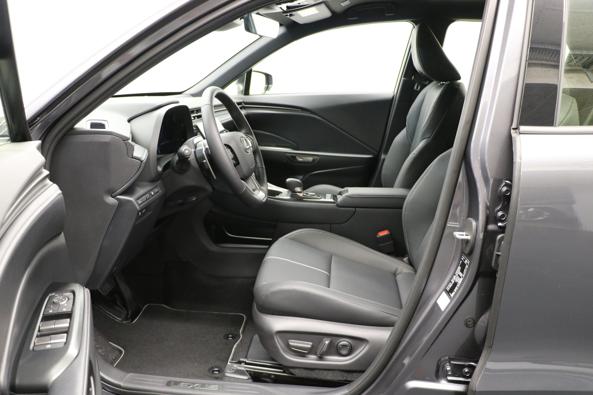 LEXUS LBX 1.5 Hybrid Relax AWD-showroom-element-3