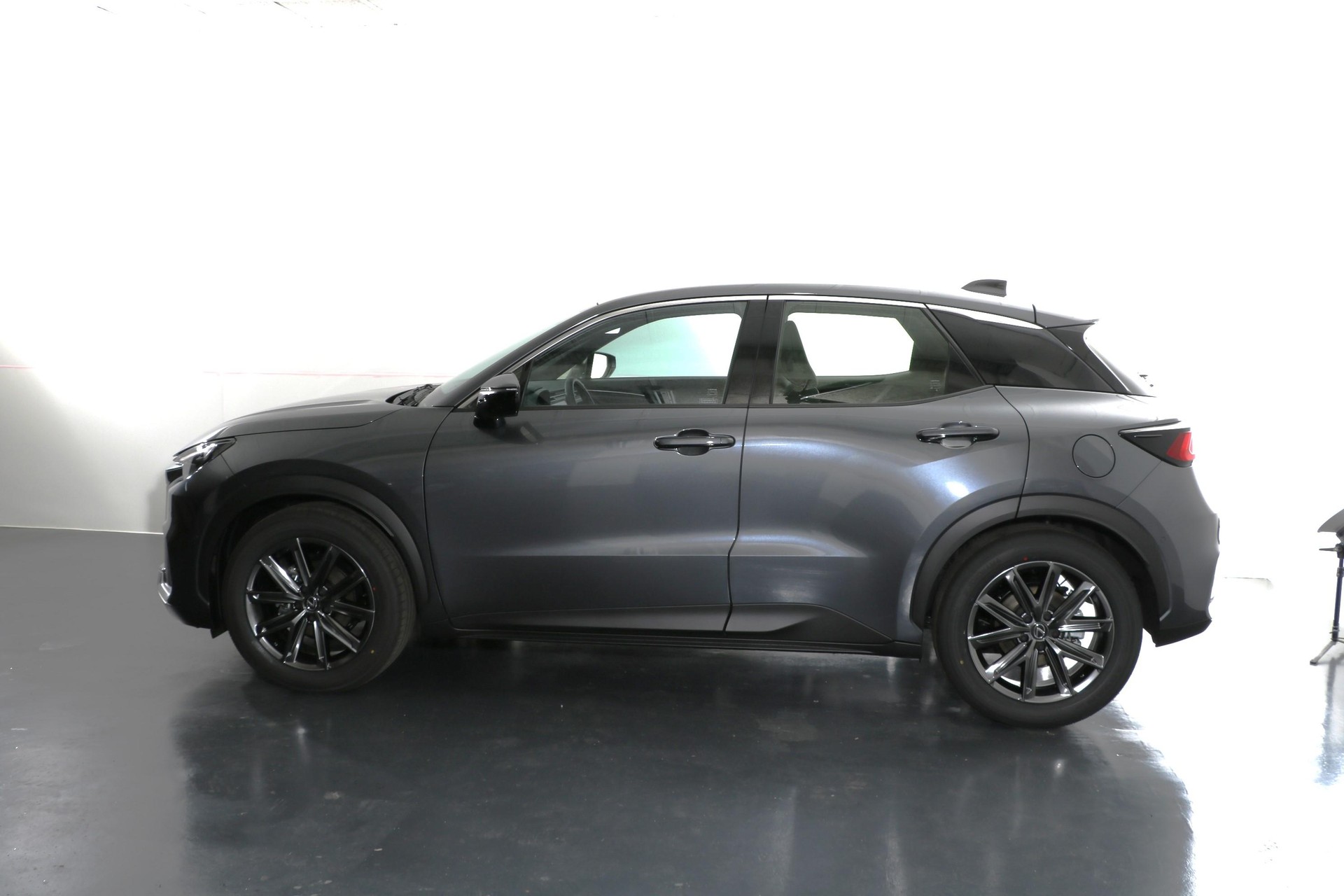 LEXUS LBX 1.5 Hybrid Relax AWD-showroom-element-1