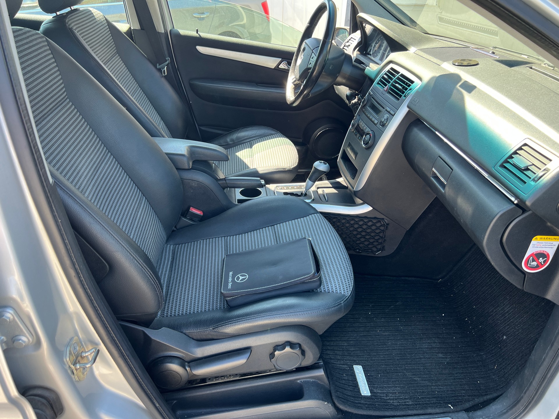 MERCEDES-BENZ B 200-image-8