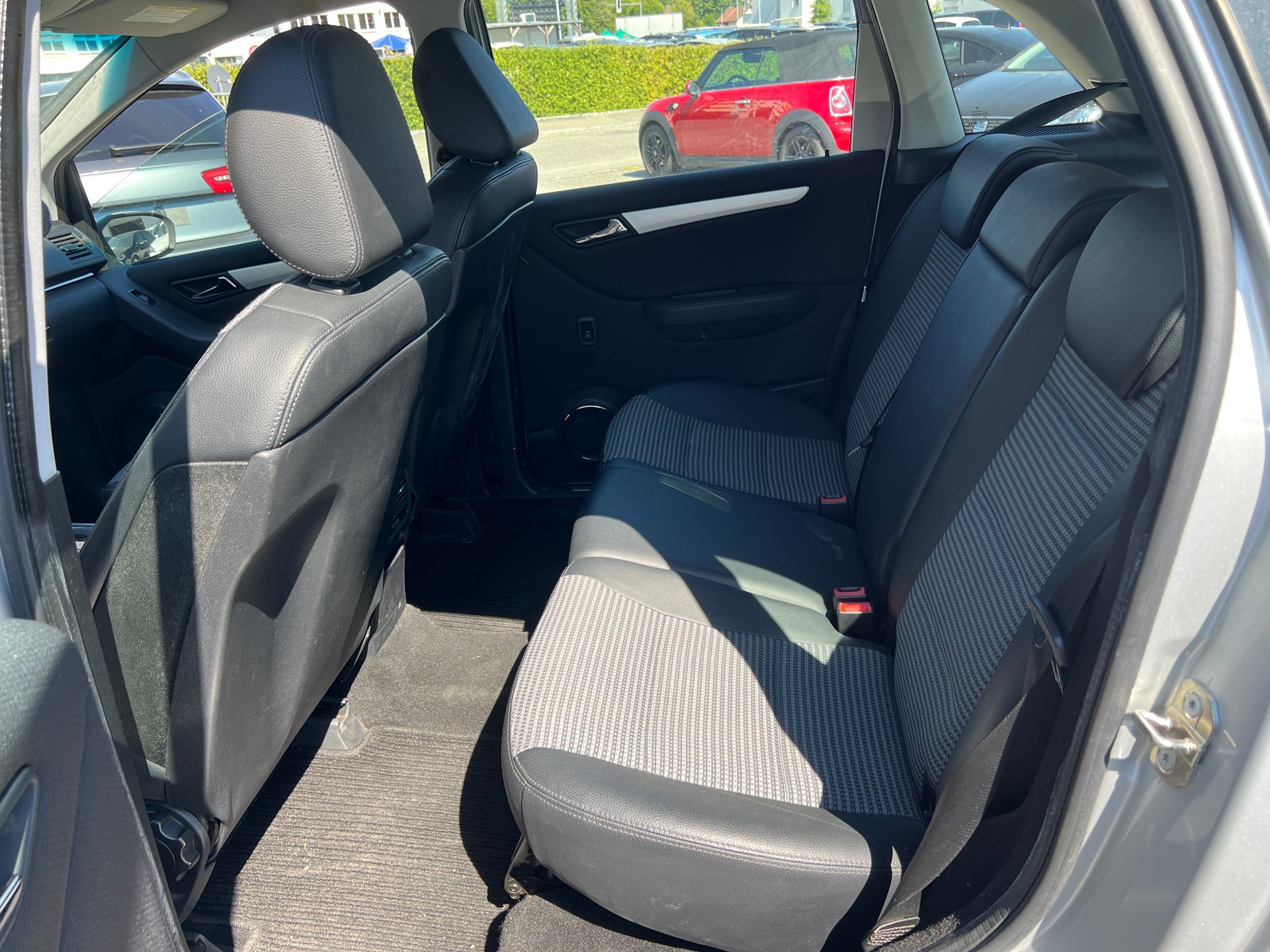 MERCEDES-BENZ B 200-image-7