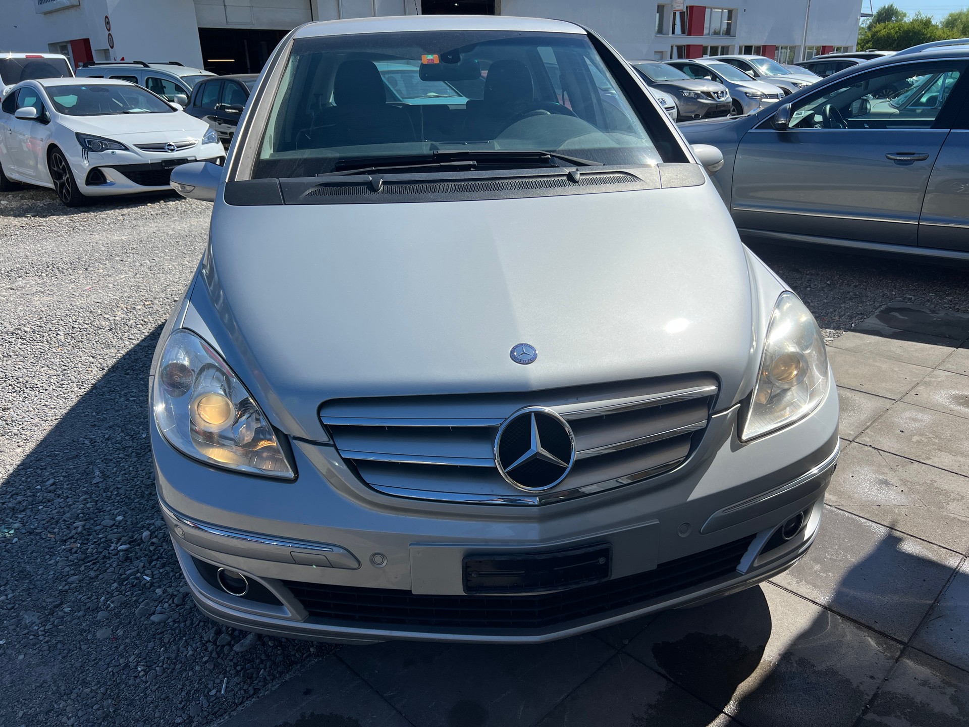 MERCEDES-BENZ B 200-image-1