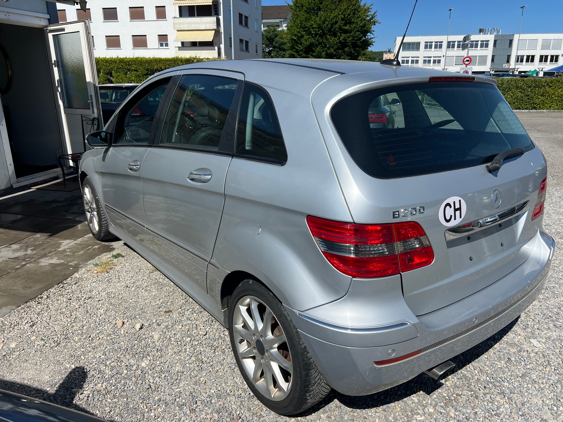 MERCEDES-BENZ B 200-image-3