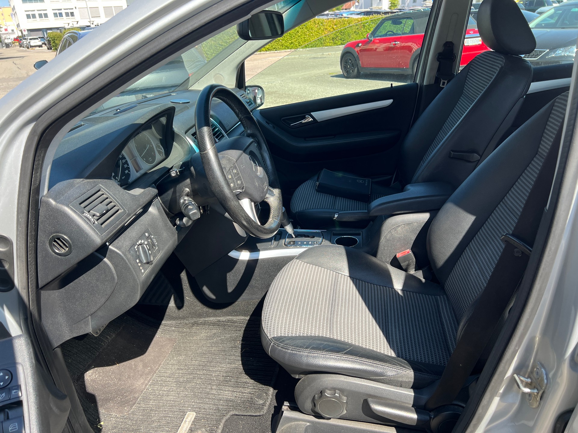 MERCEDES-BENZ B 200-image-6