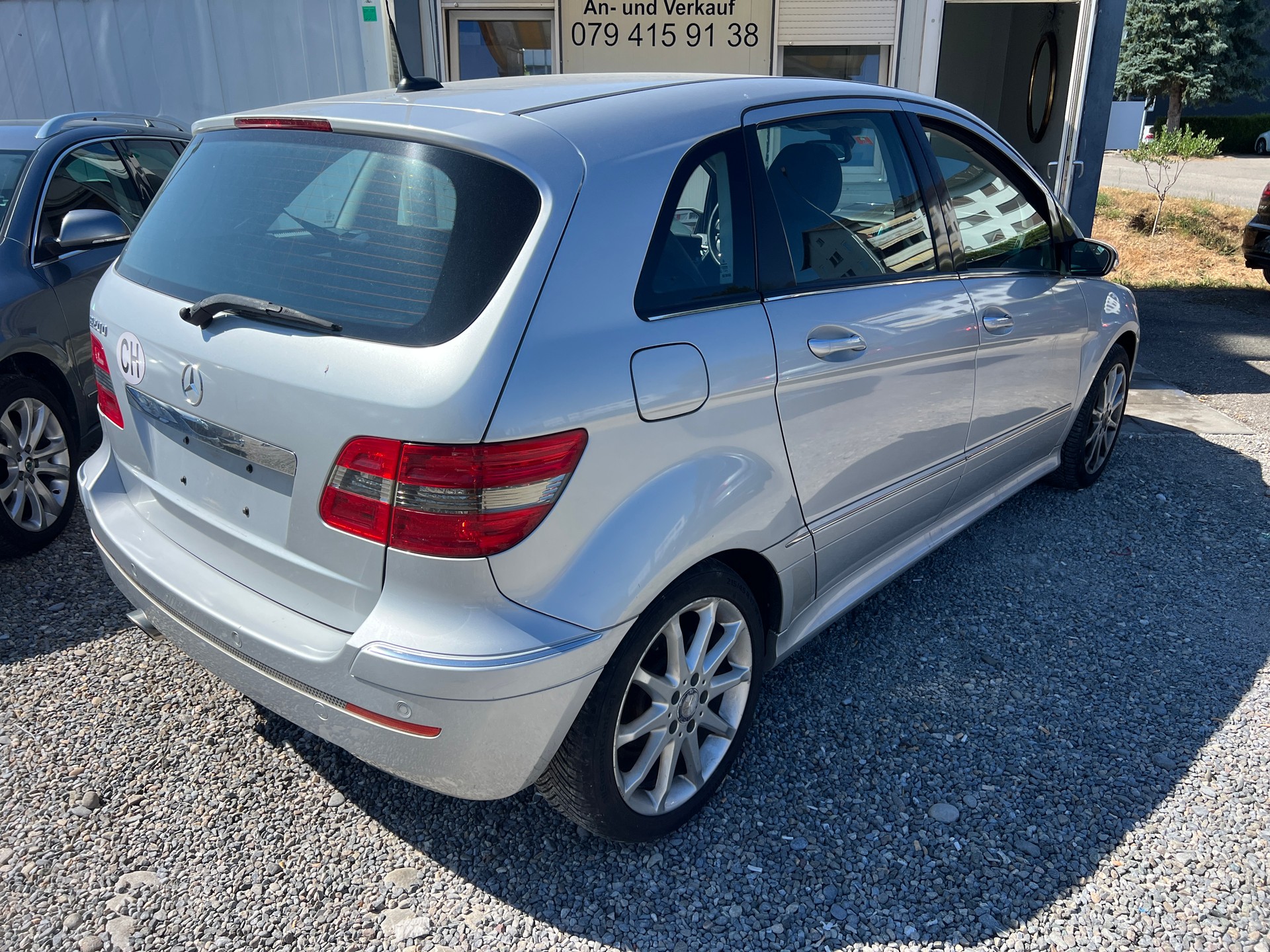 MERCEDES-BENZ B 200-image-4