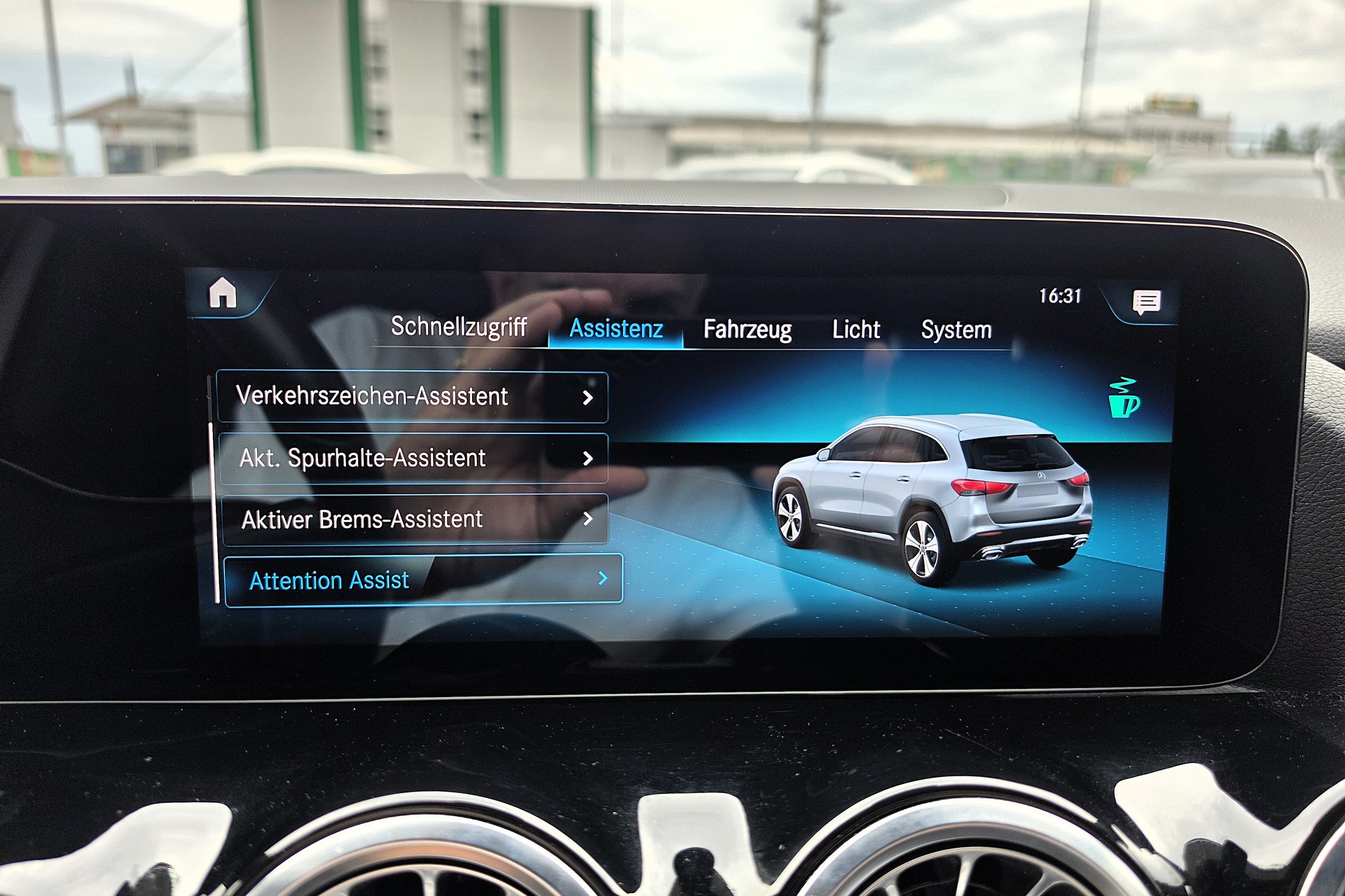 MERCEDES-BENZ GLA 250 AMG Line 4matic-image-12