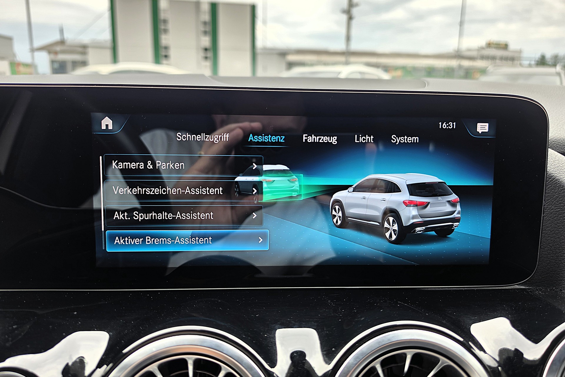 MERCEDES-BENZ GLA 250 AMG Line 4matic-image-13