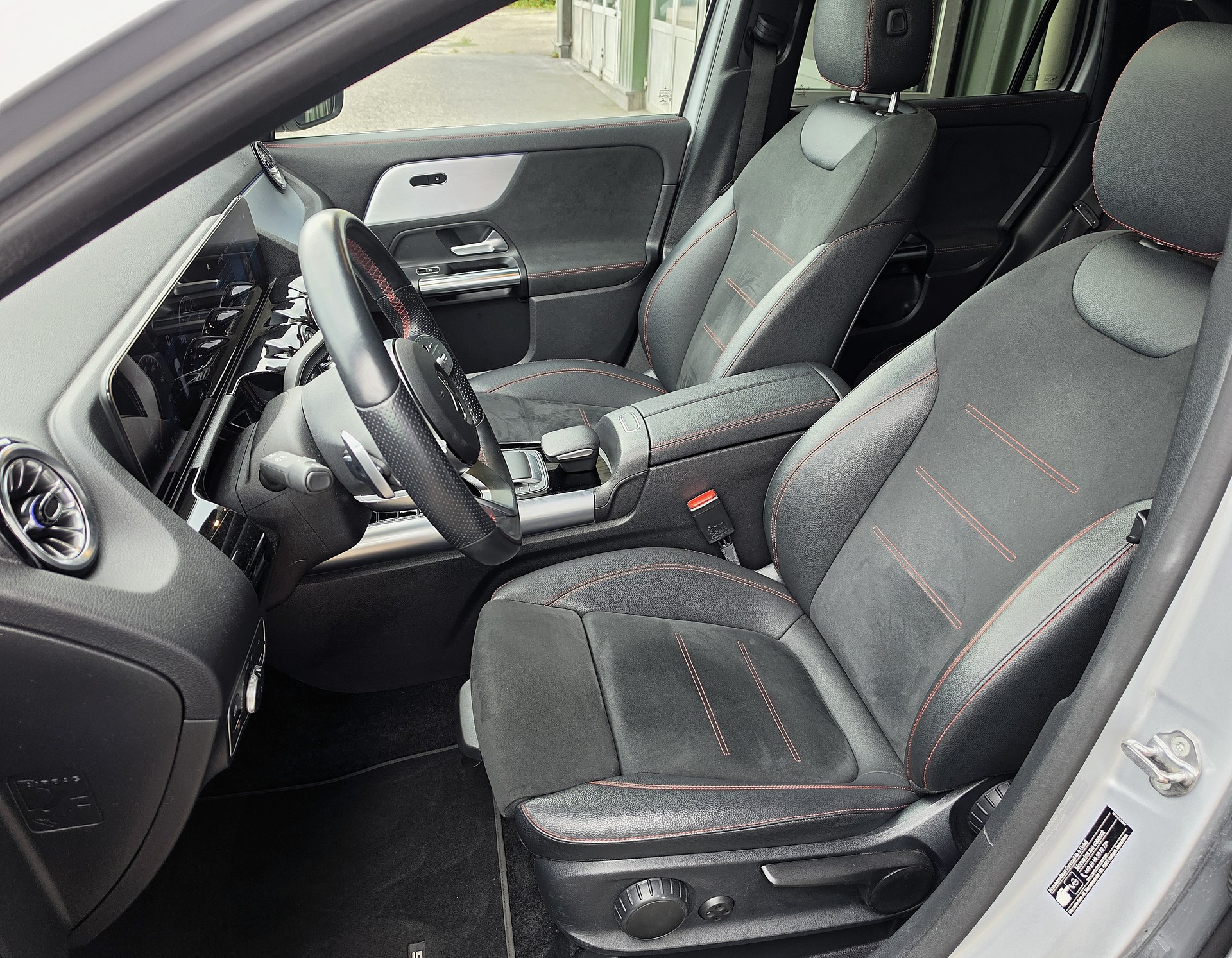 MERCEDES-BENZ GLA 250 AMG Line 4matic-image-9
