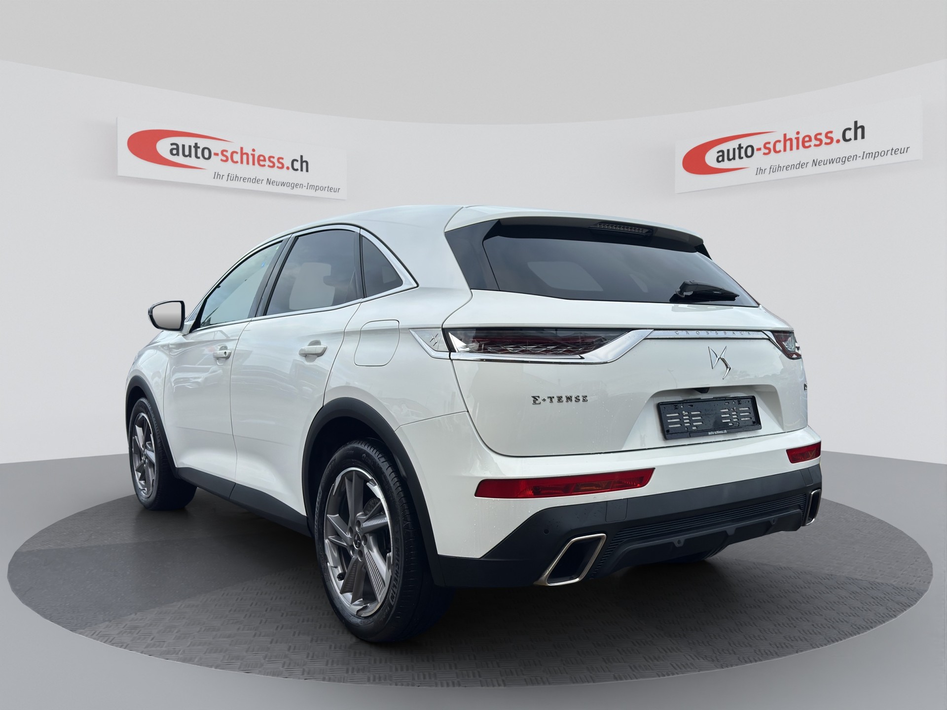 DS AUTOMOBILES DS 7 Crossback E-Tense 225 Bastille+-showroom-element-2