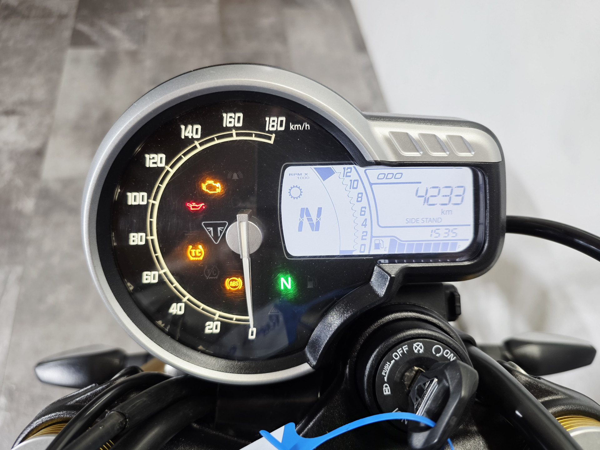 TRIUMPH Speed 400-image-6