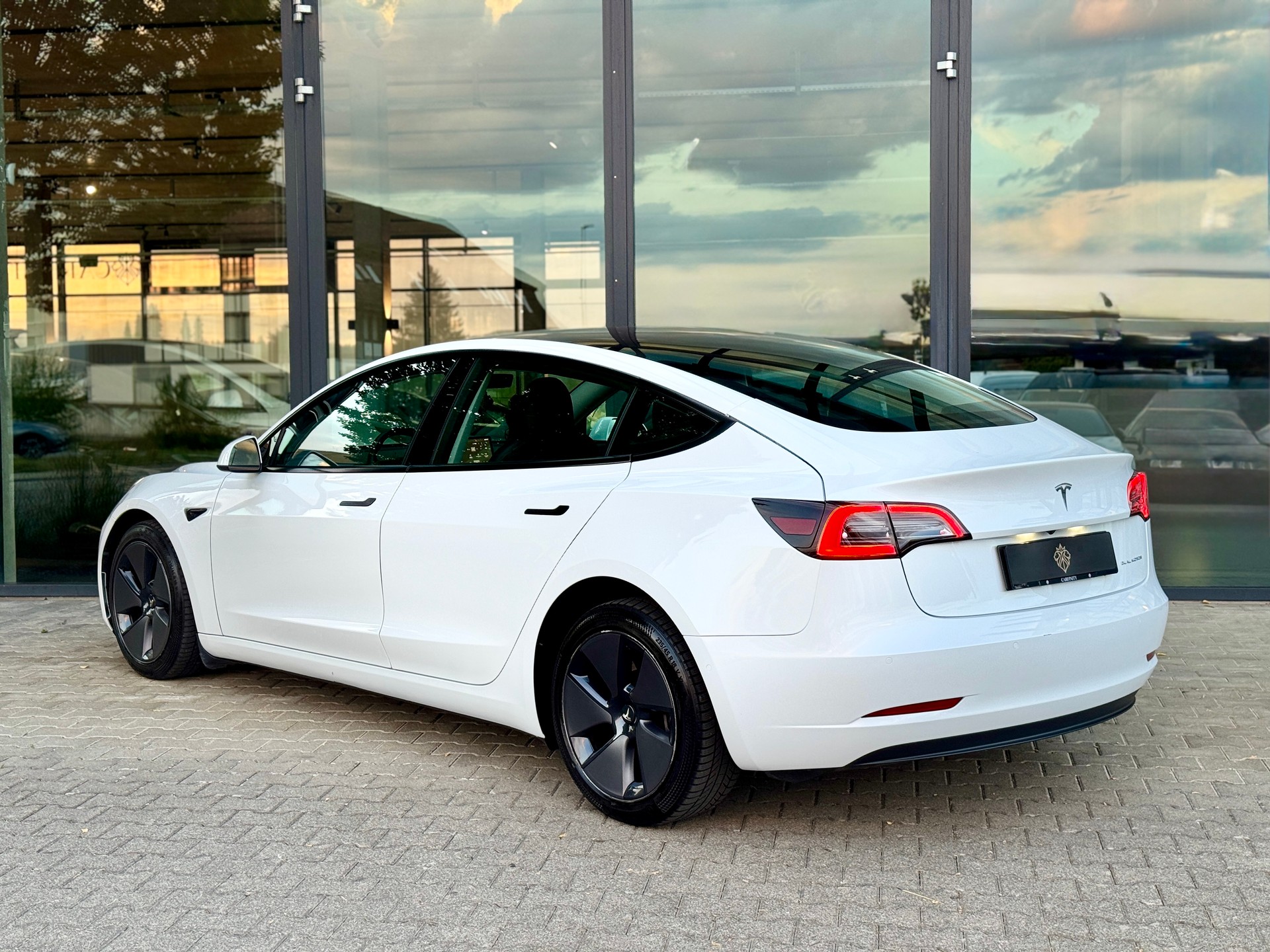 TESLA Model 3 Long Range Dual Motor AWD / AMD Ryzen-showroom-element-3