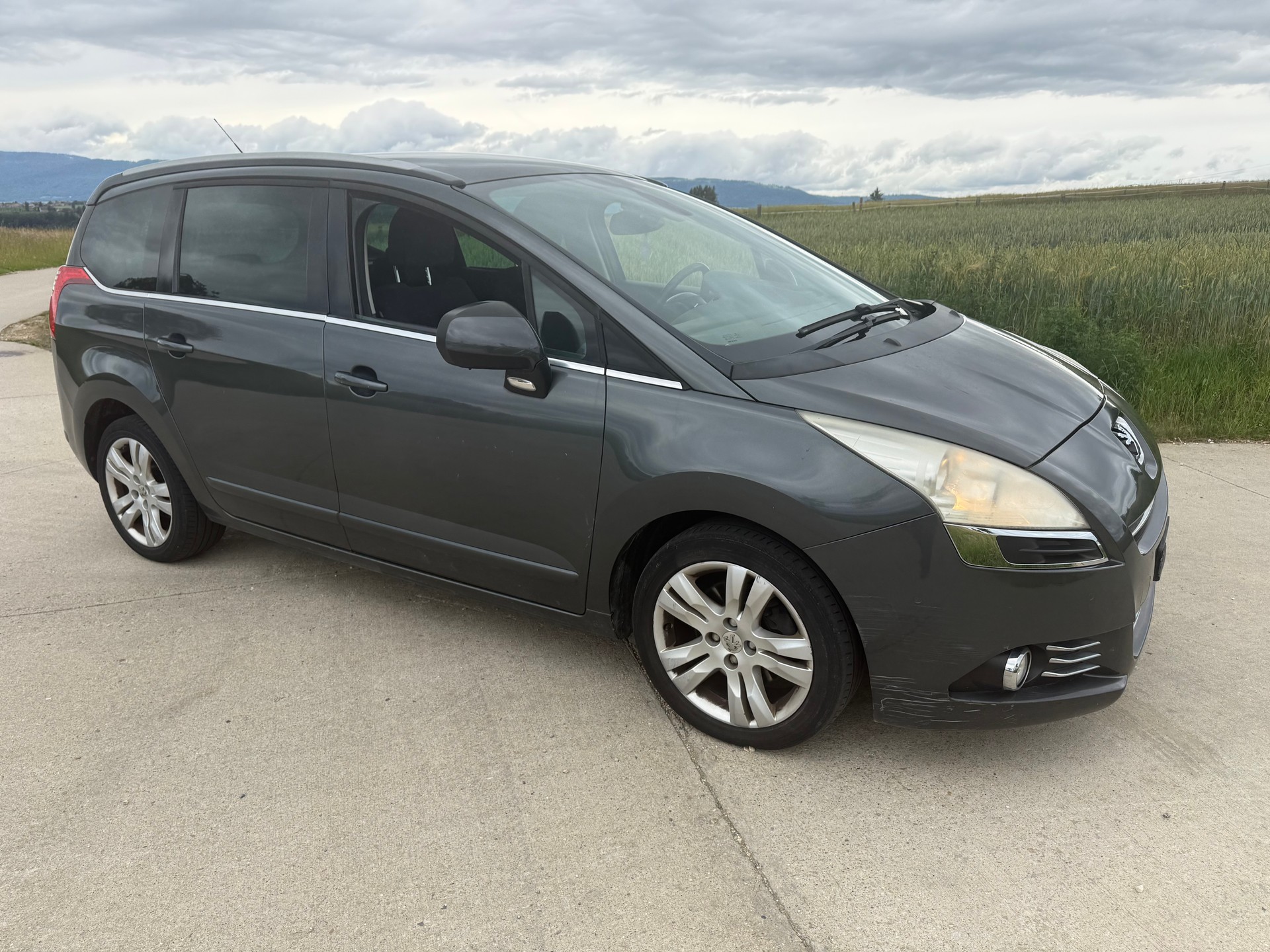 PEUGEOT 5008 2.0 HDI Allure-image-5