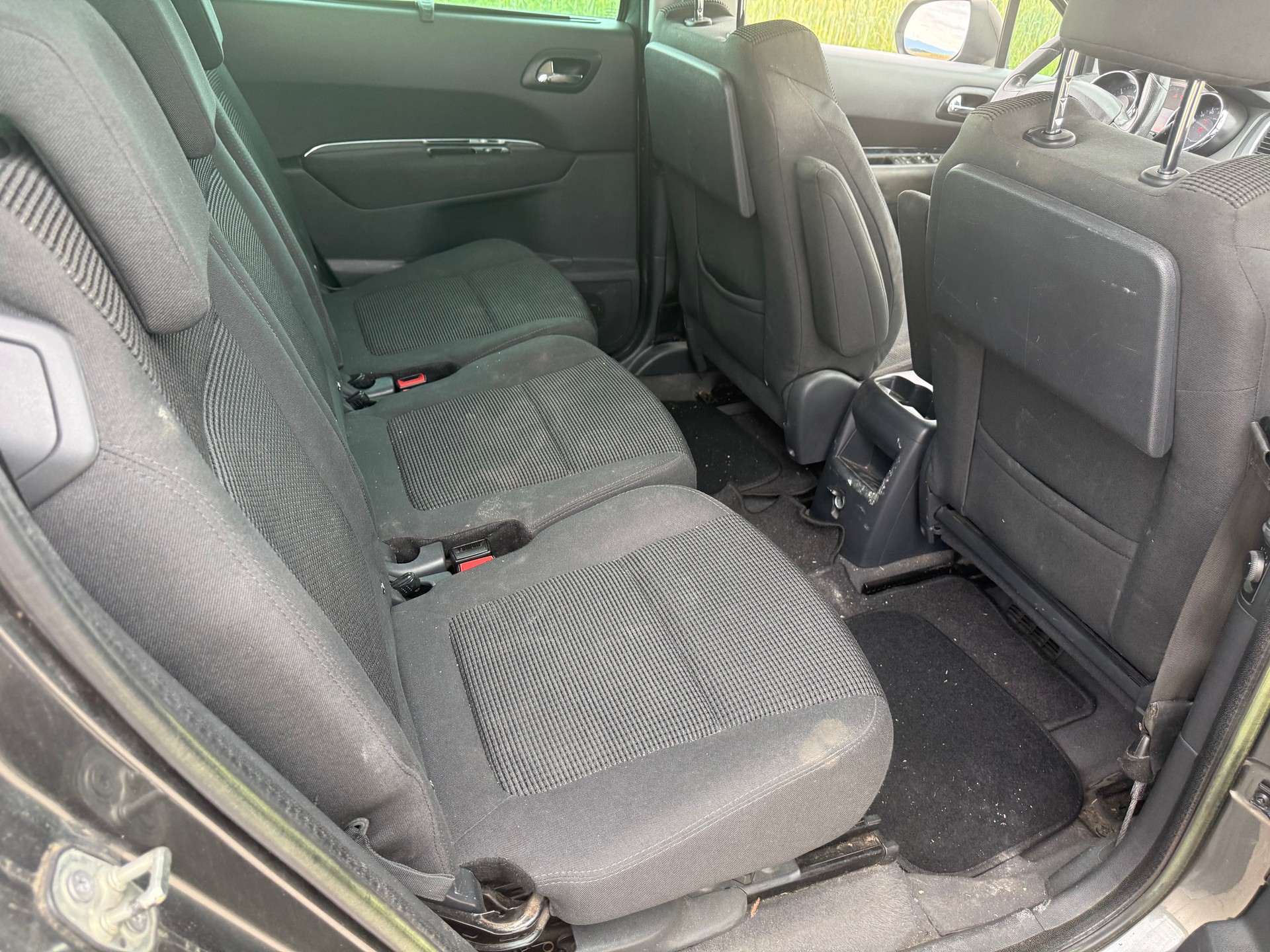 PEUGEOT 5008 2.0 HDI Allure-image-7