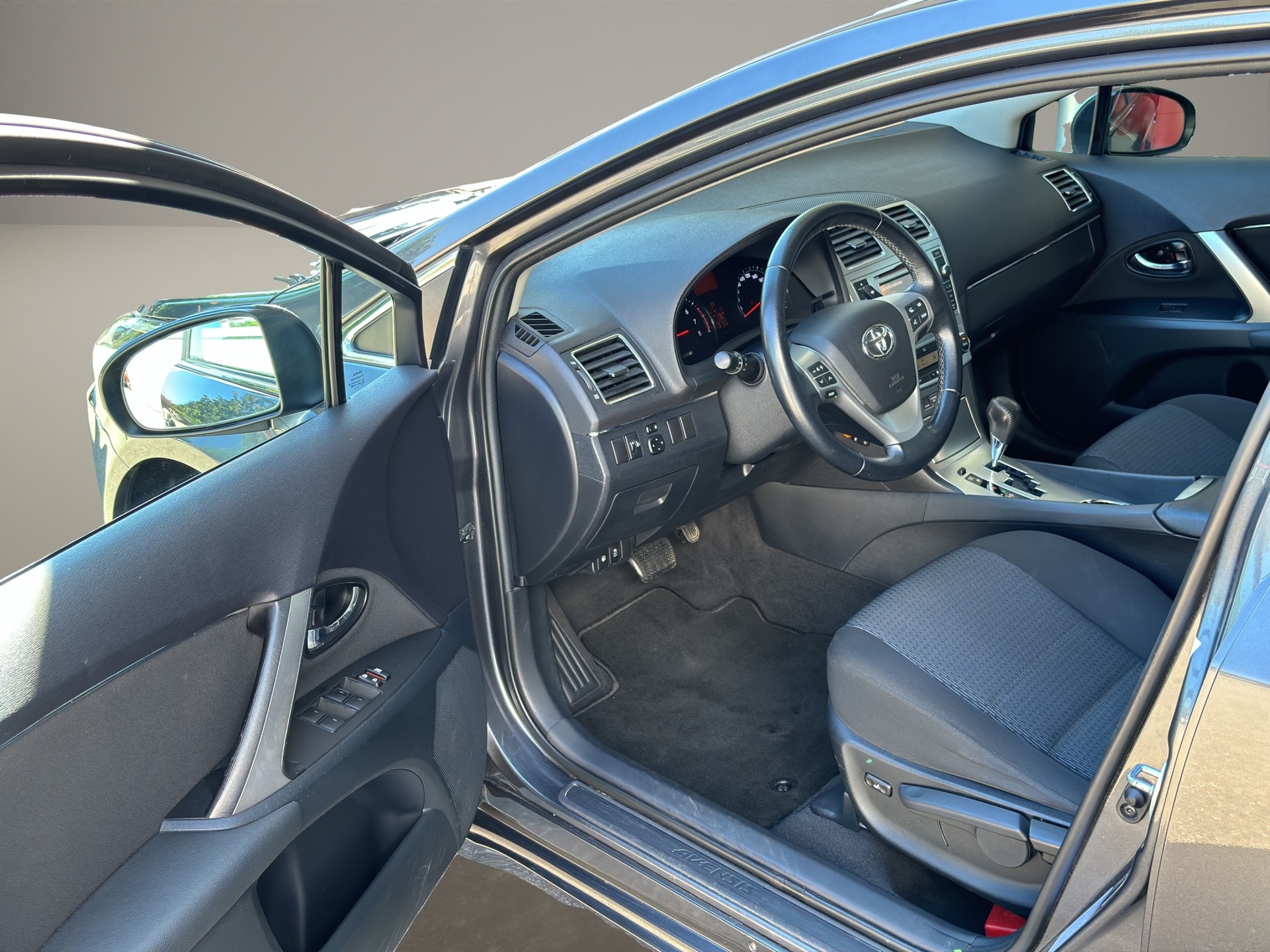 TOYOTA Avensis Sportswagon 2.0 Linea Luna Multidrive-image-16