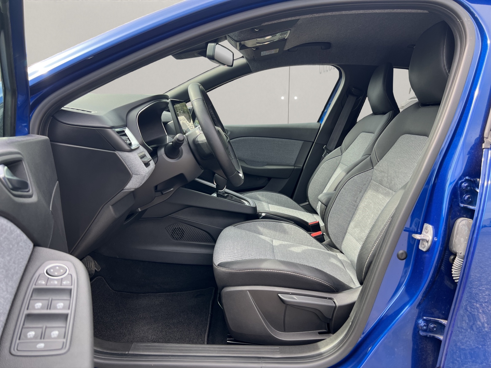 RENAULT Clio 1.0 TCe techno CVT-image-8