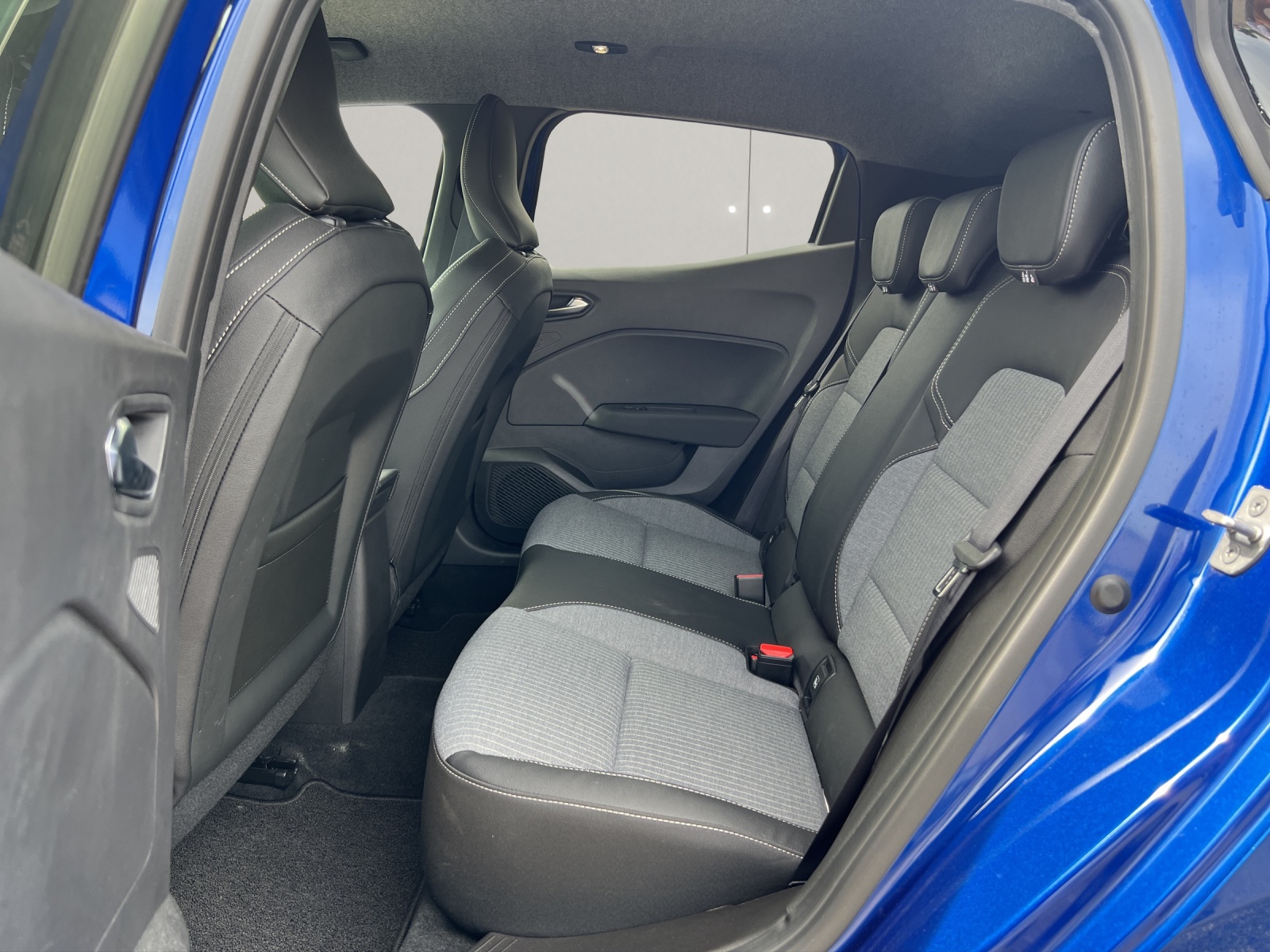 RENAULT Clio 1.0 TCe techno CVT-image-9