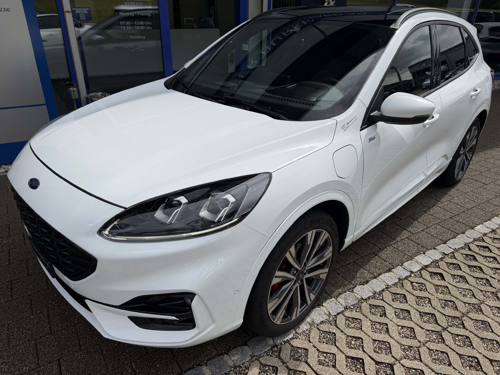 FORD Kuga 2.5 Plug-in Hybrid ST-Line X-showroom-element-1