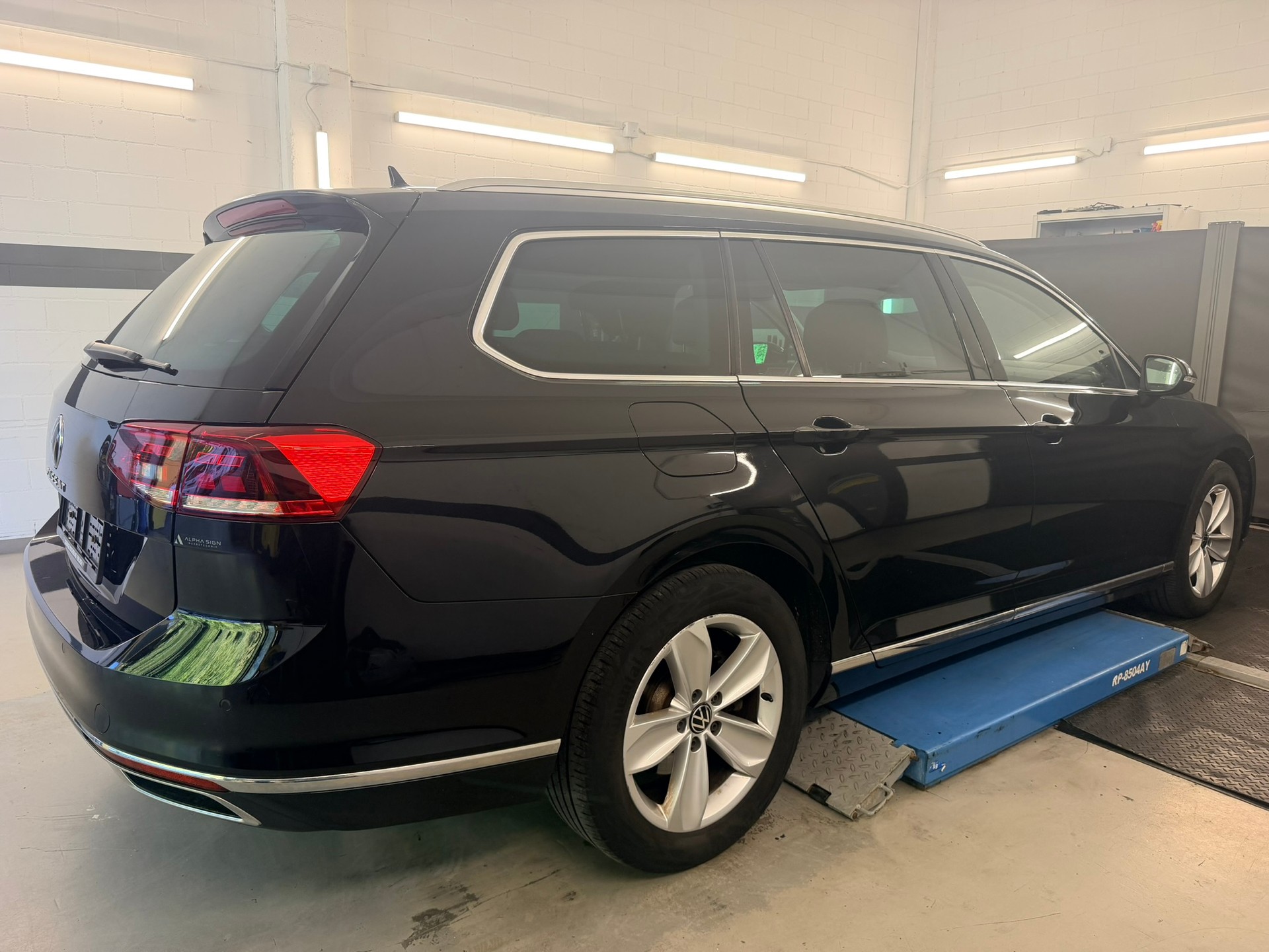 VW Passat 2.0 TDI BMT Business DSG-showroom-element-3